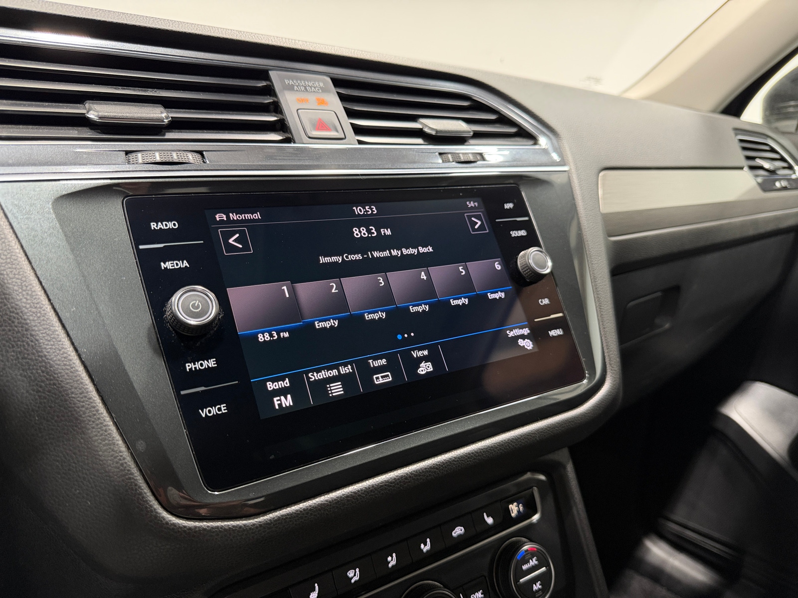 Thumbnail: 2019 Volkswagen Tiguan - 4