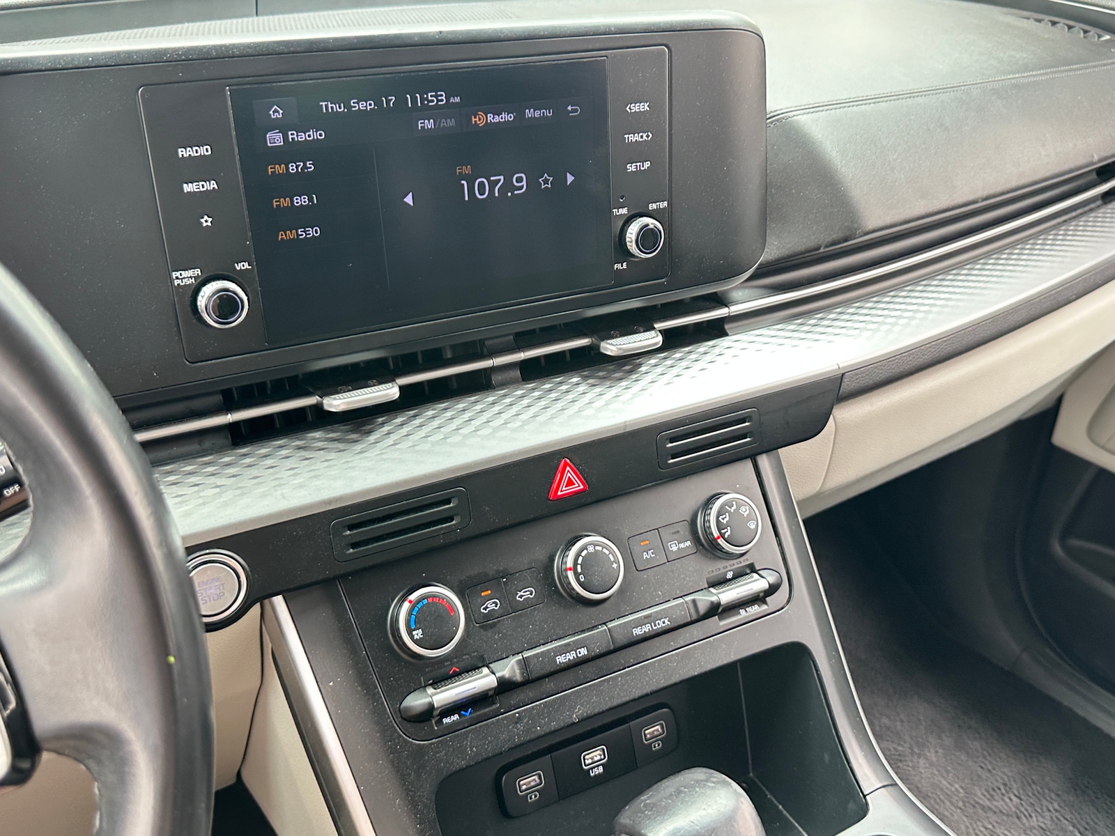 Thumbnail: 2023 Kia Carnival - 3