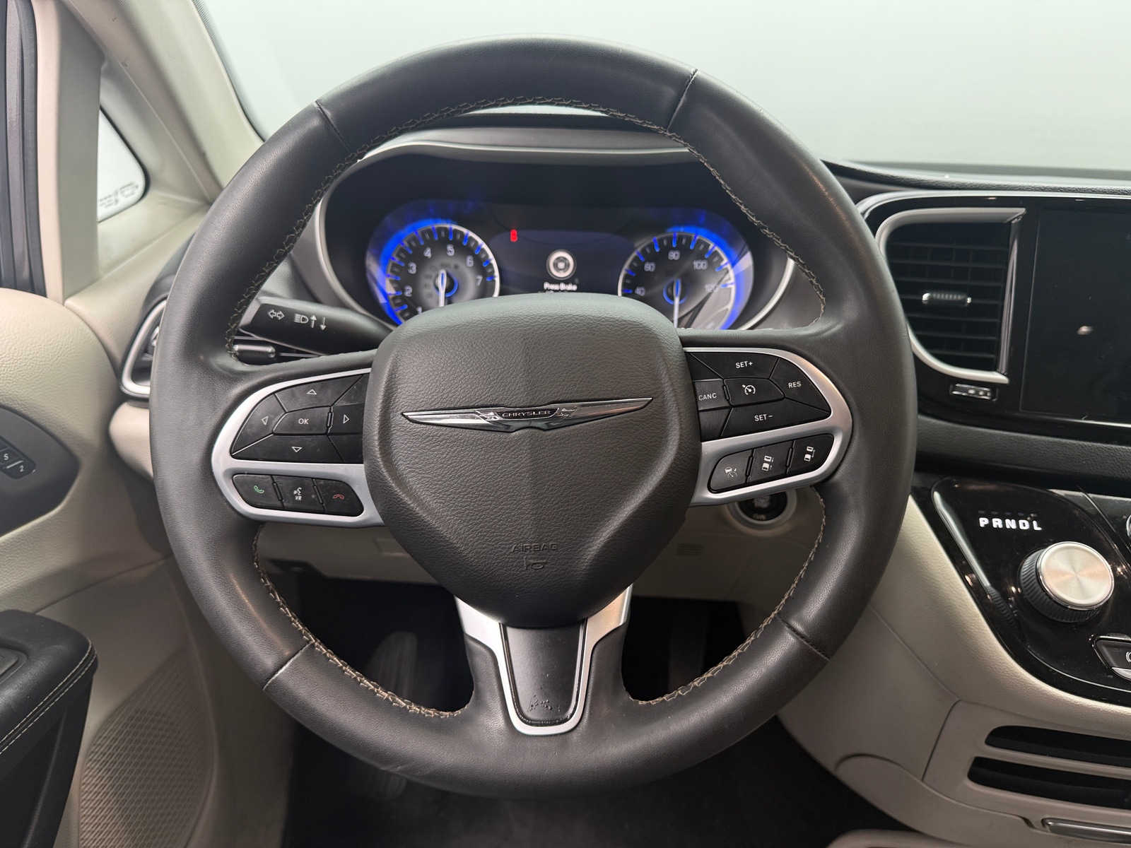 Thumbnail: 2022 Chrysler Pacifica - 4