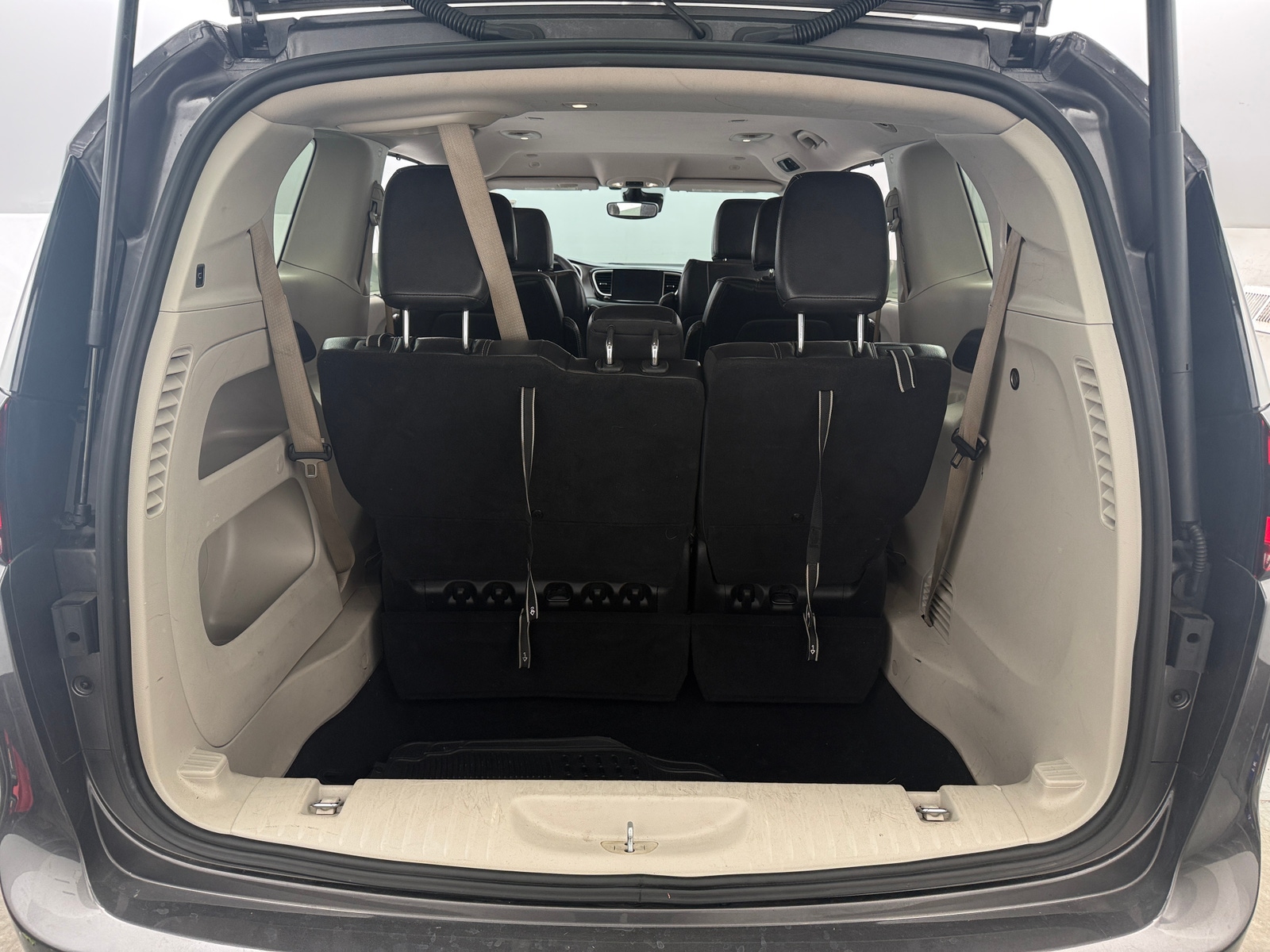 Thumbnail: 2022 Chrysler Pacifica - 6