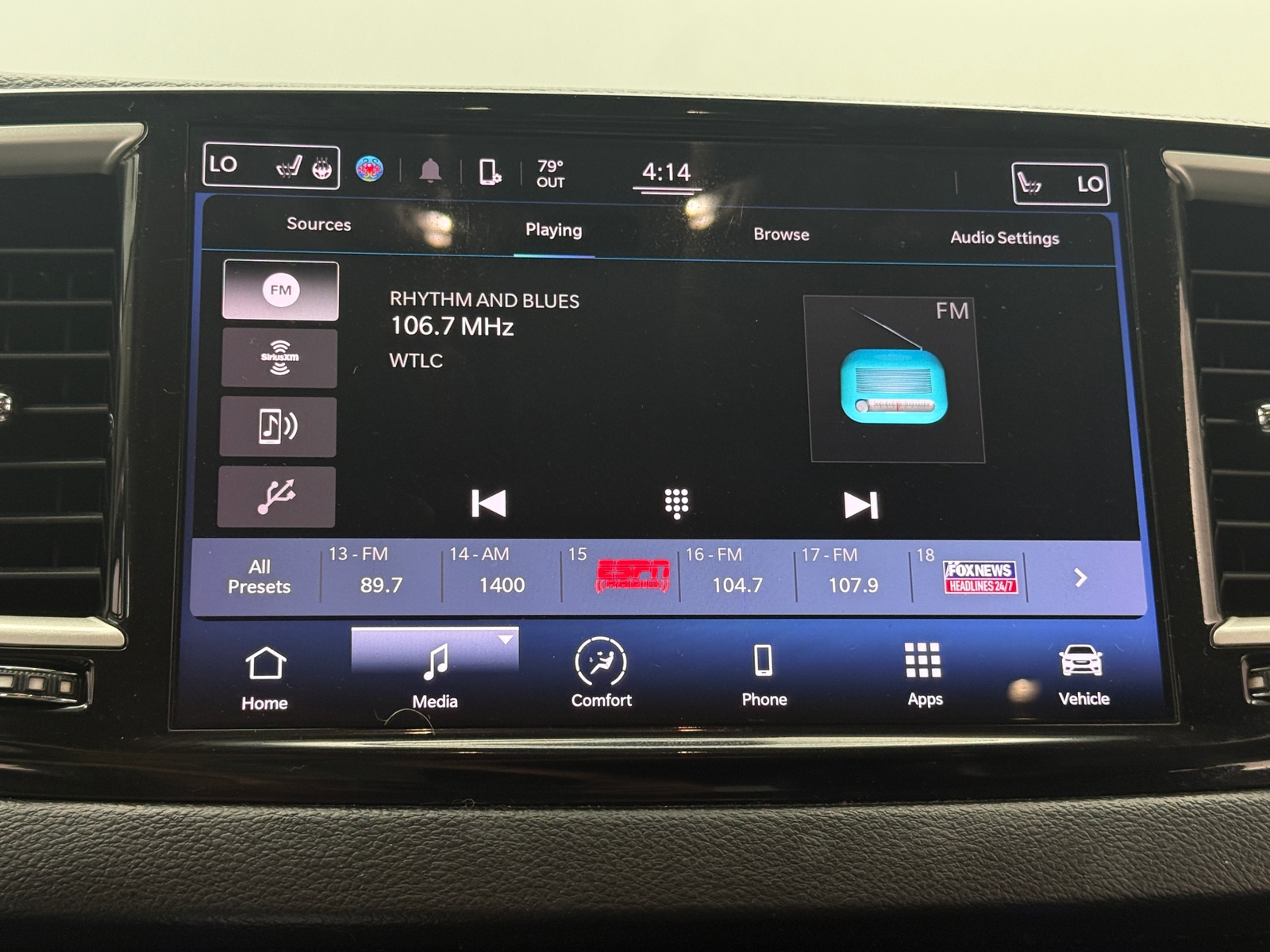 Thumbnail: 2022 Chrysler Pacifica - 3