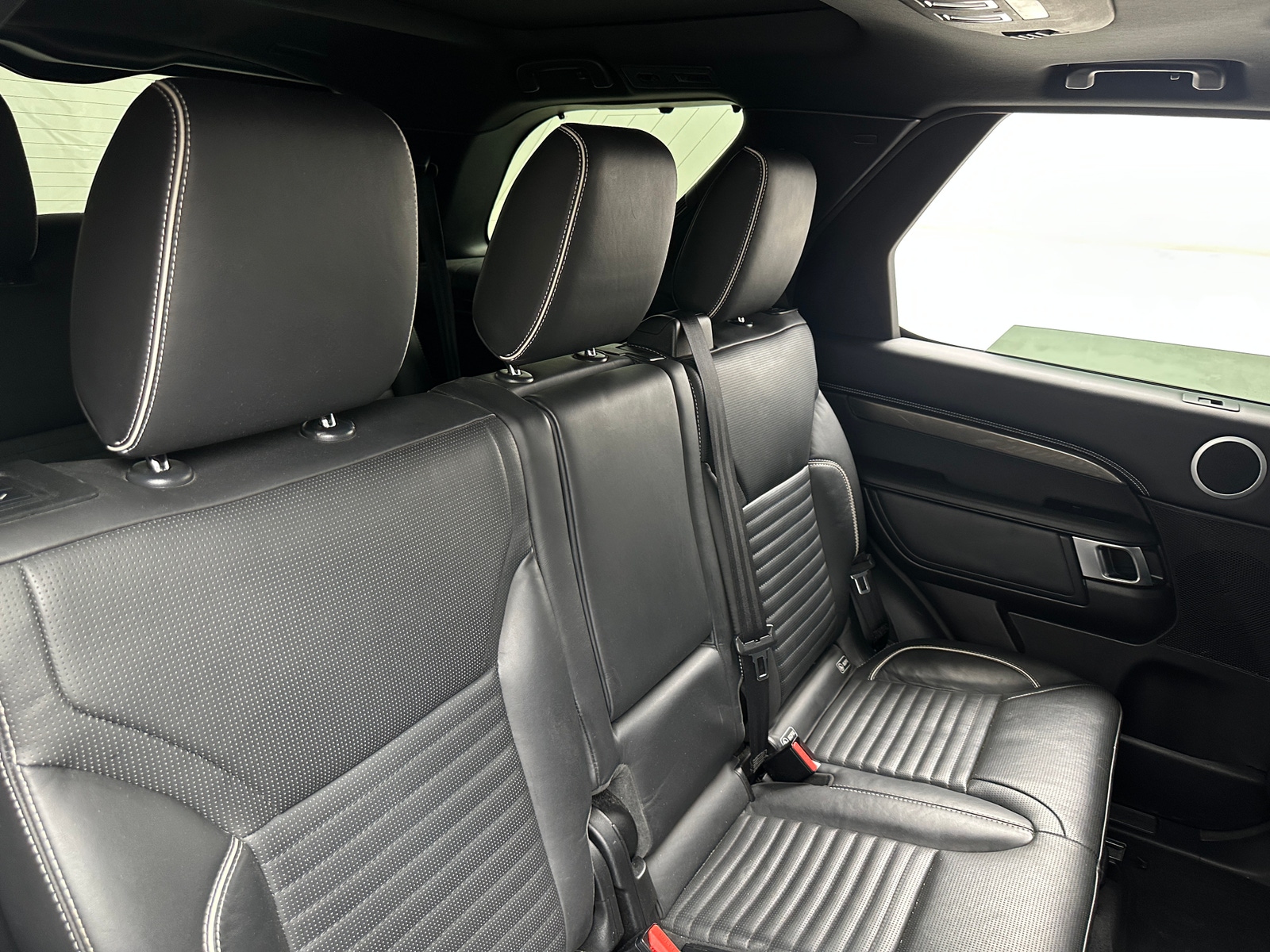Thumbnail: 2019 Land Rover Discovery - 5