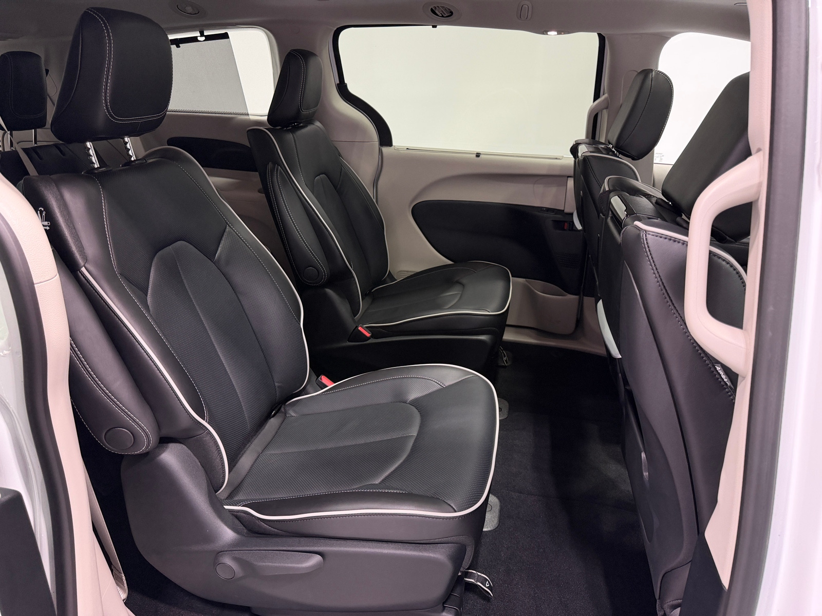 Thumbnail: 2023 Chrysler Pacifica - 5