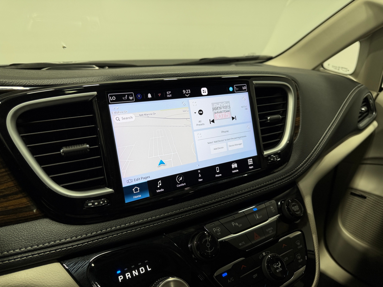 Thumbnail: 2023 Chrysler Pacifica - 3