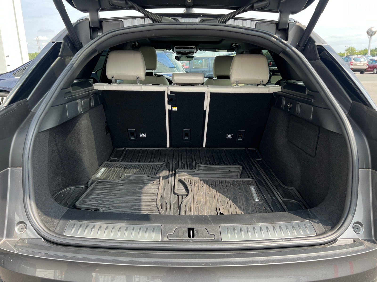 Thumbnail: 2019 Land Rover Range Rover Velar - 7