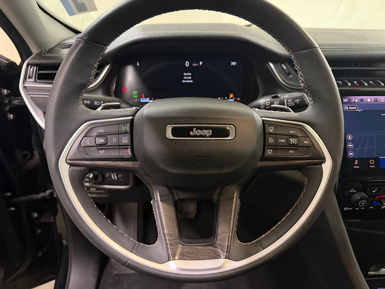 Thumbnail: 2023 Jeep Grand Cherokee L - 4