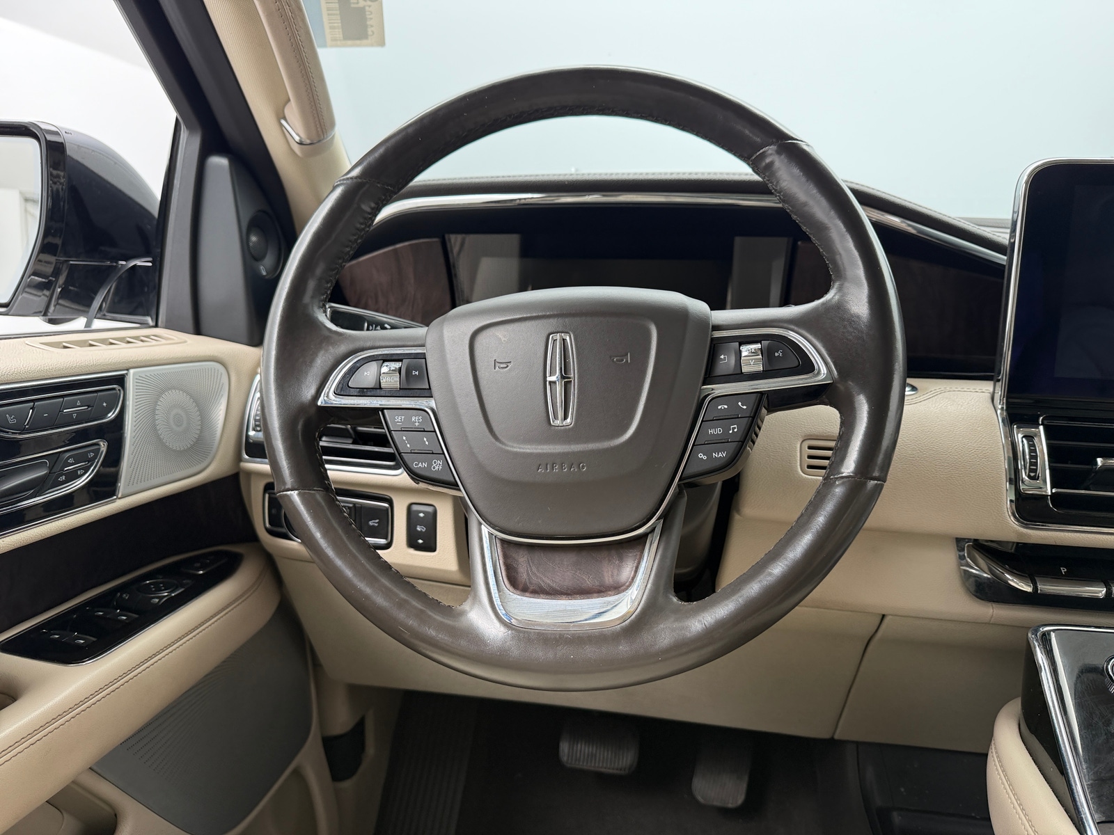 Thumbnail: 2020 Lincoln Navigator - 4