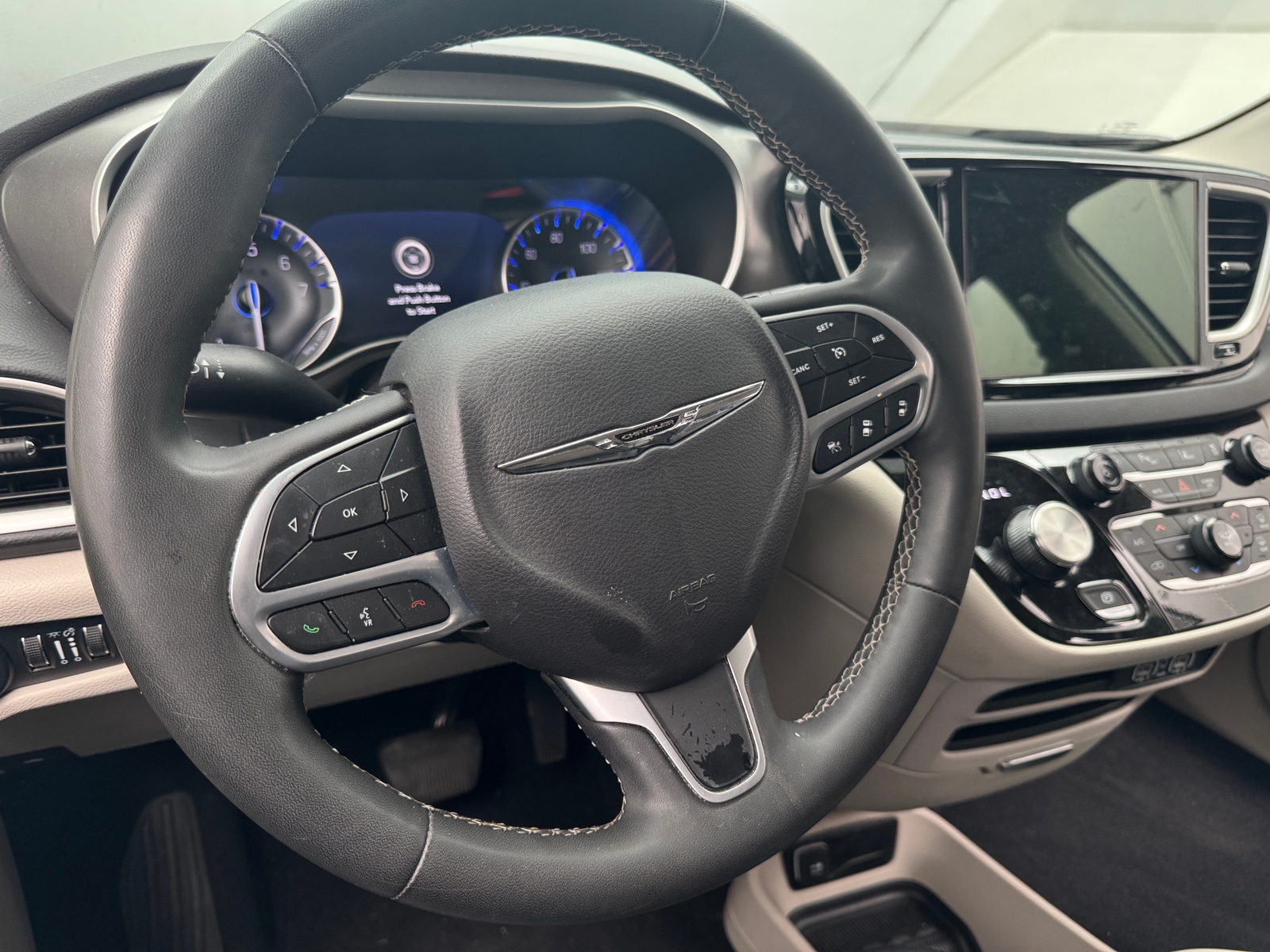 Thumbnail: 2024 Chrysler Pacifica - 4