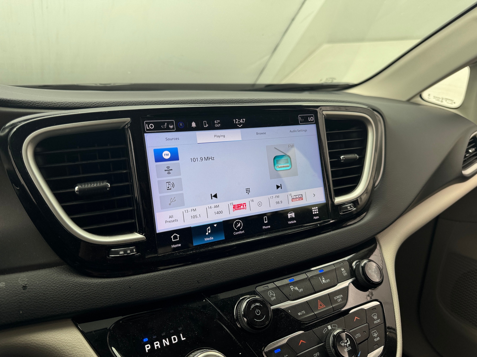 Thumbnail: 2024 Chrysler Pacifica - 3