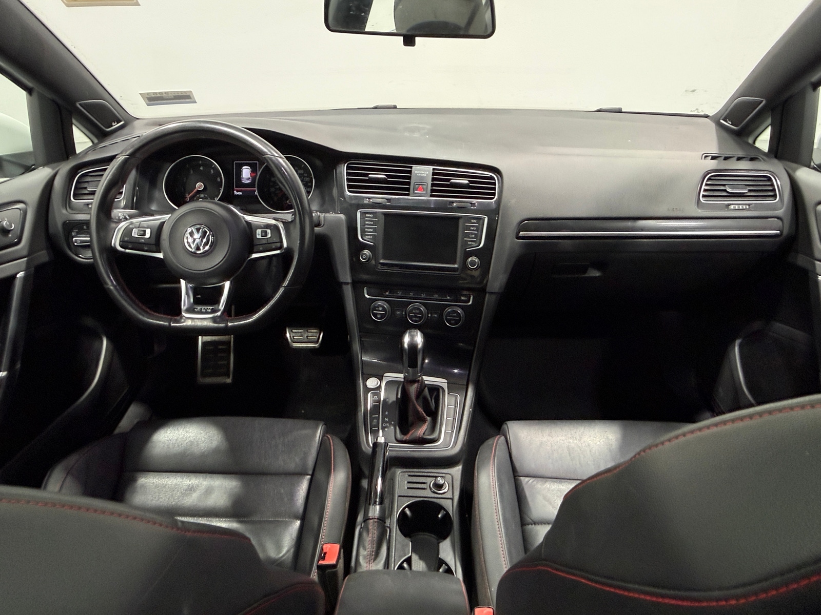 Thumbnail: 2017 Volkswagen Golf - 3