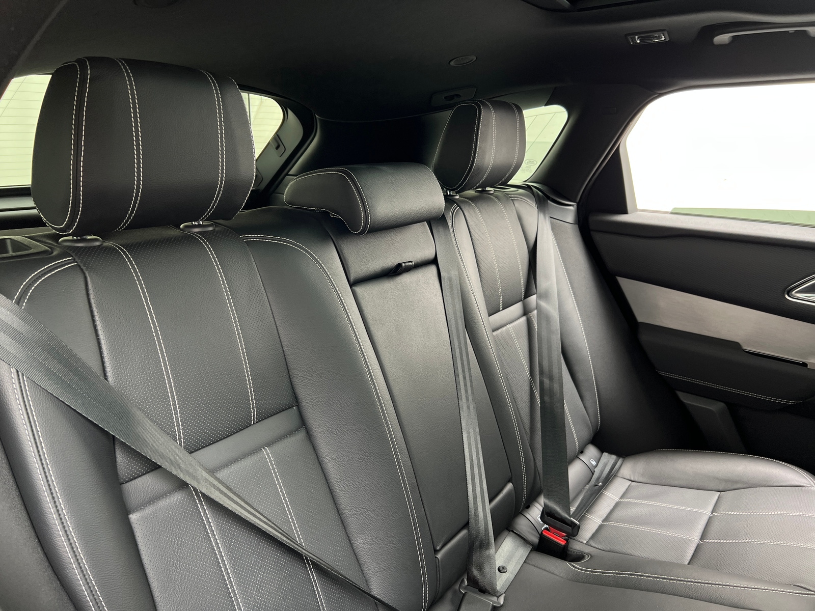 Thumbnail: 2022 Land Rover Range Rover Velar - 6