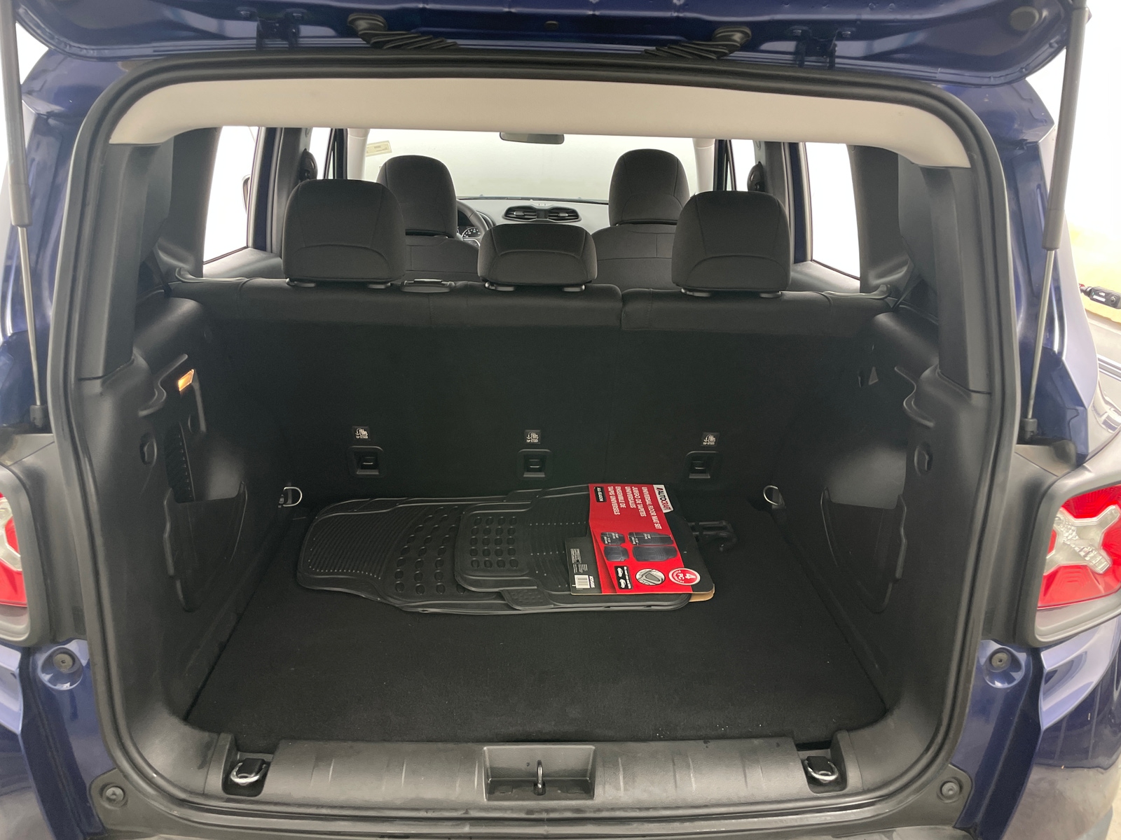 Thumbnail: 2021 Jeep Renegade - 7