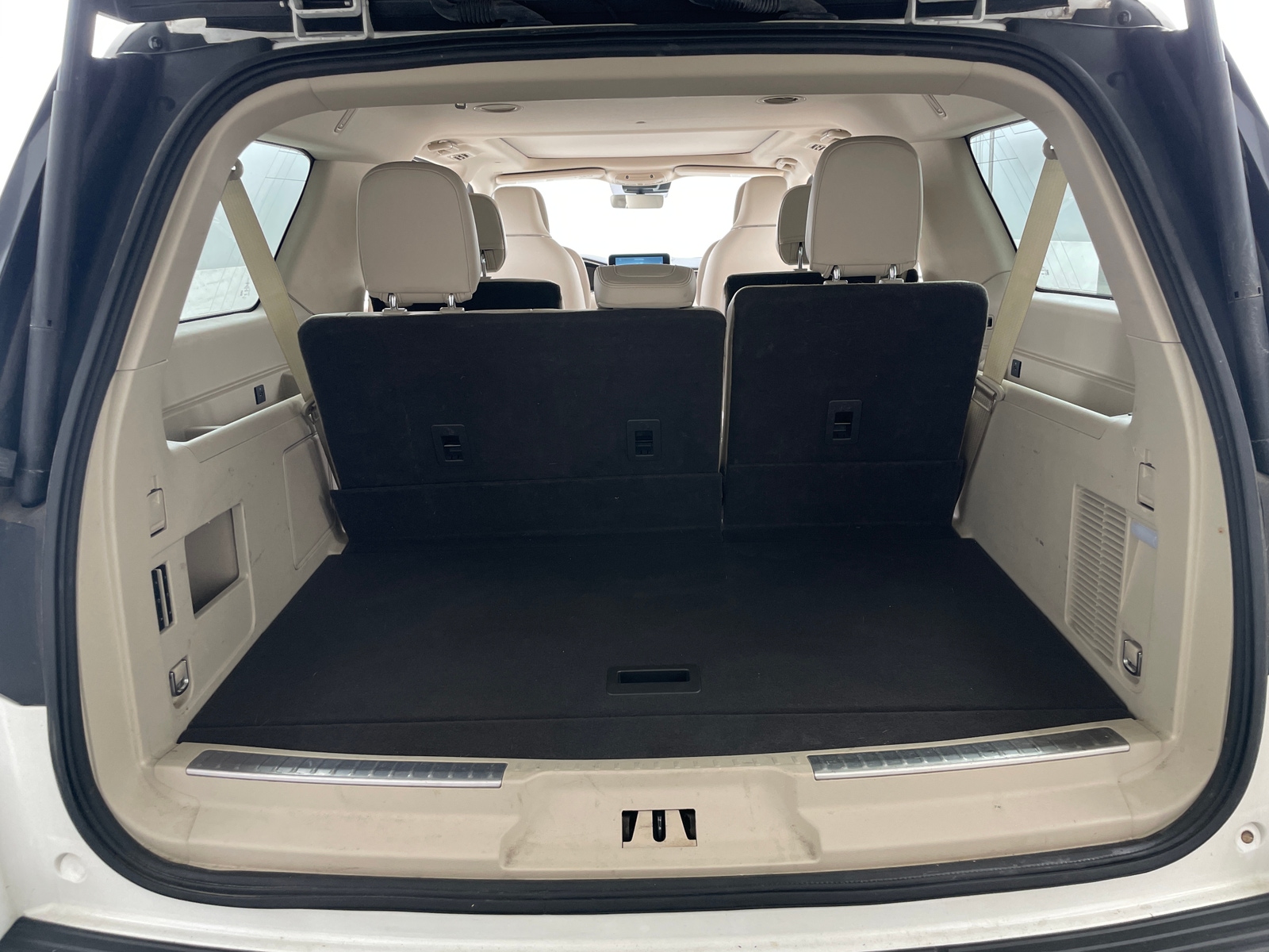 Thumbnail: 2020 Lincoln Navigator L - 6