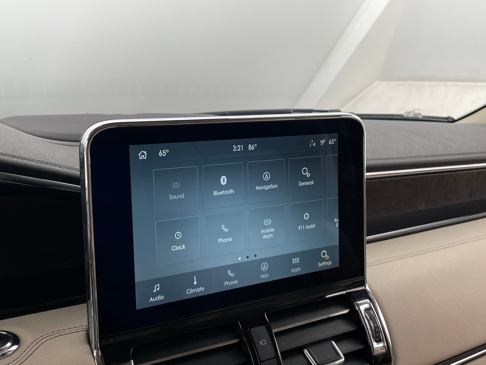 Thumbnail: 2020 Lincoln Navigator L - 3