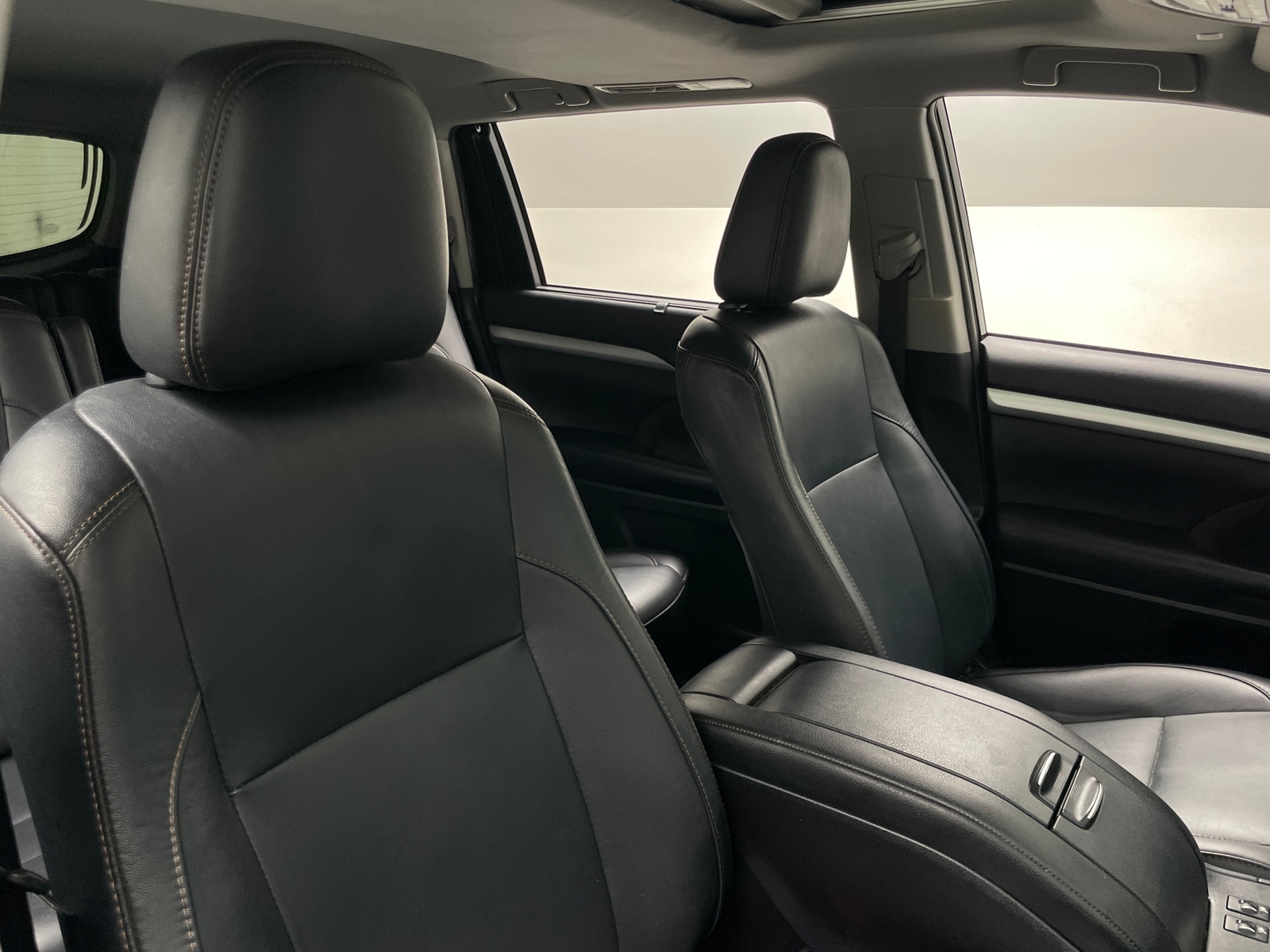 Thumbnail: 2019 Toyota Highlander - 2