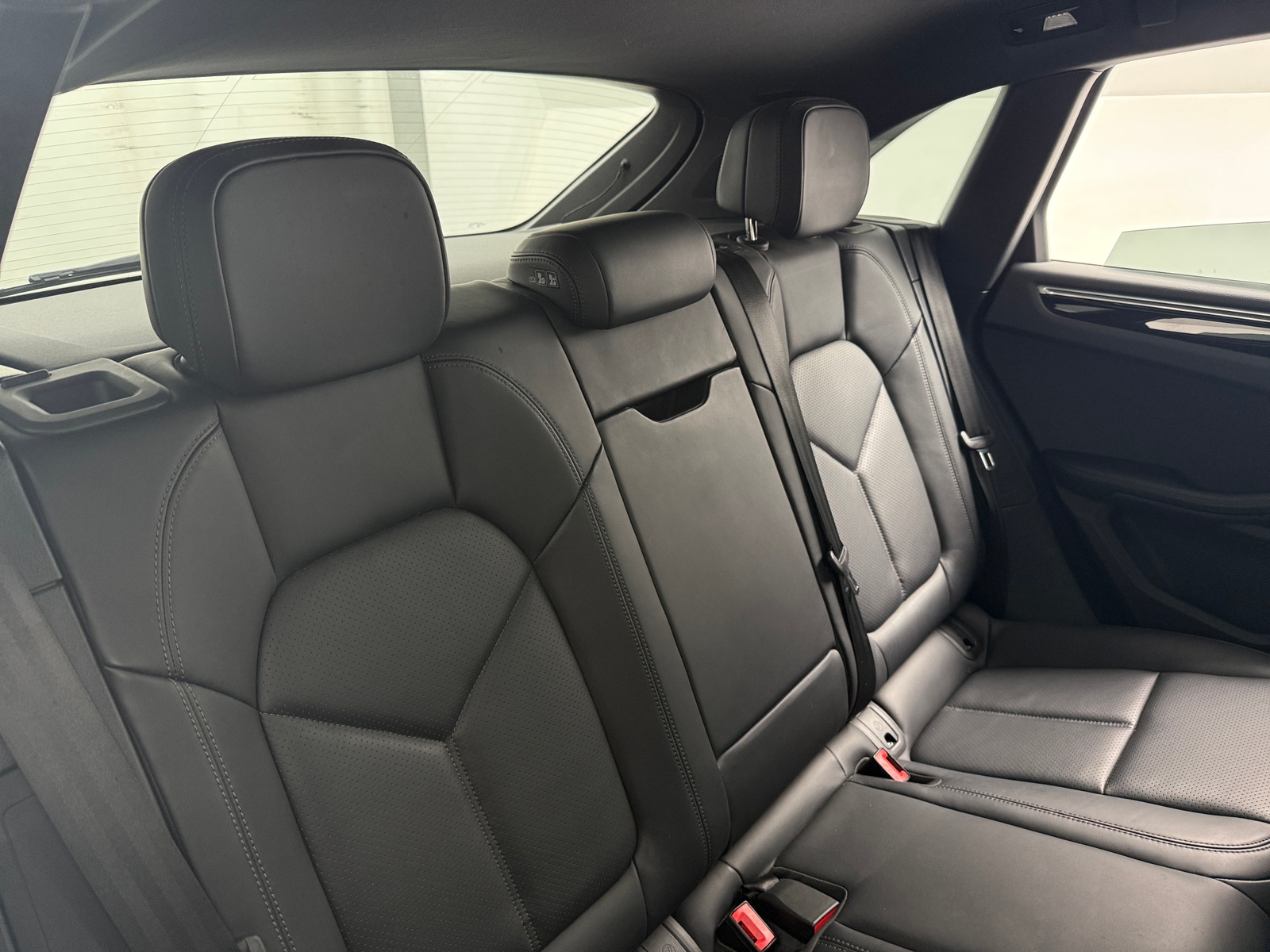 Thumbnail: 2024 Porsche Macan - 6