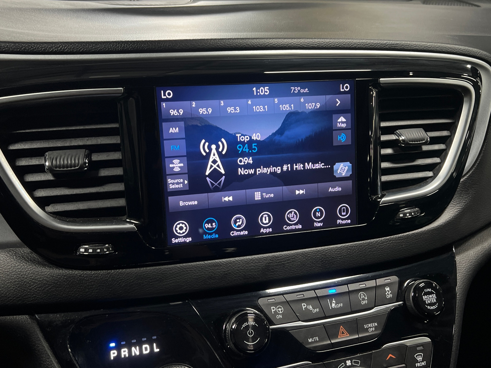 Thumbnail: 2019 Chrysler Pacifica - 3