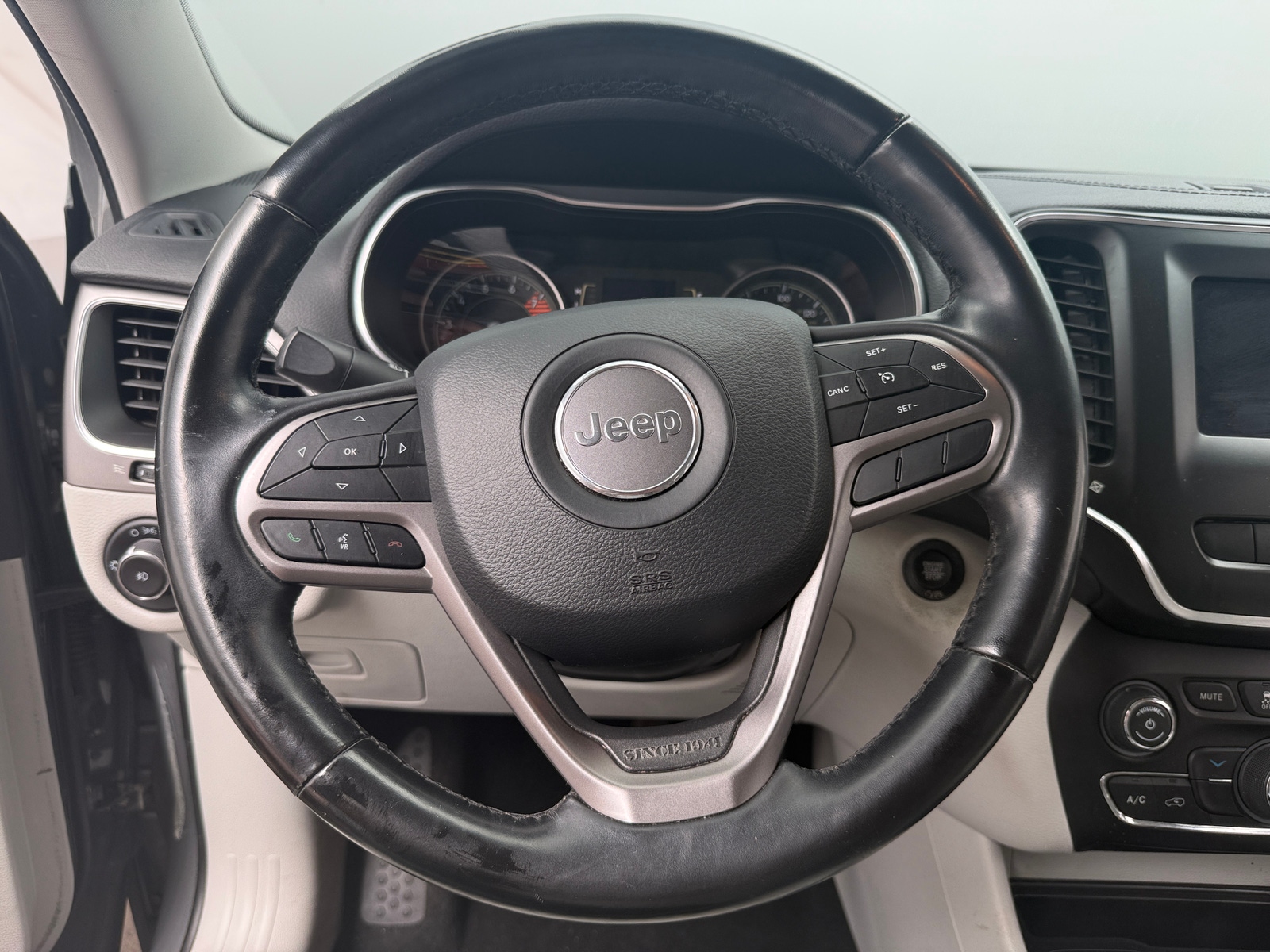 Thumbnail: 2020 Jeep Cherokee - 4