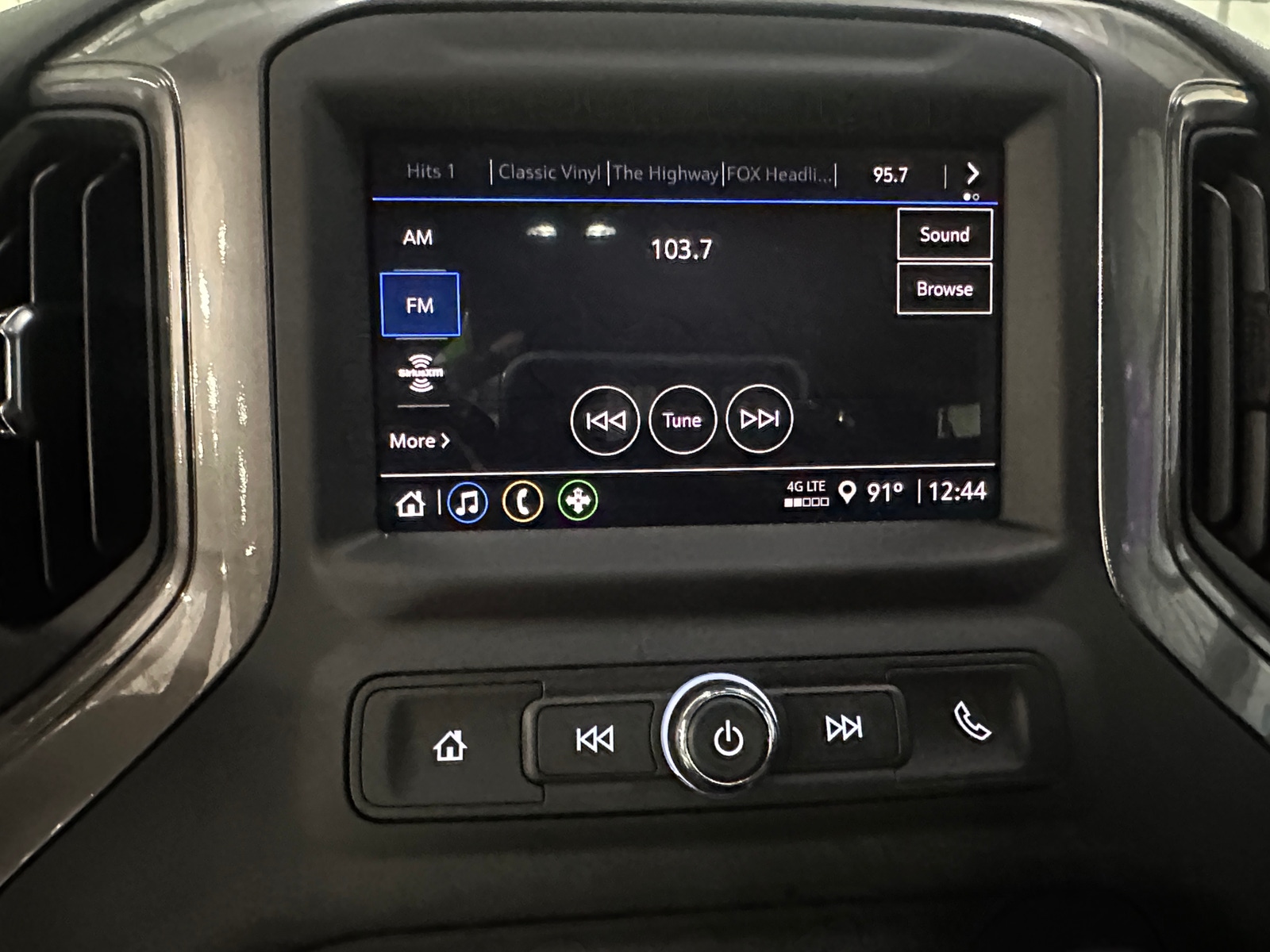 Thumbnail: 2025 Chevrolet Silverado 1500 - 4