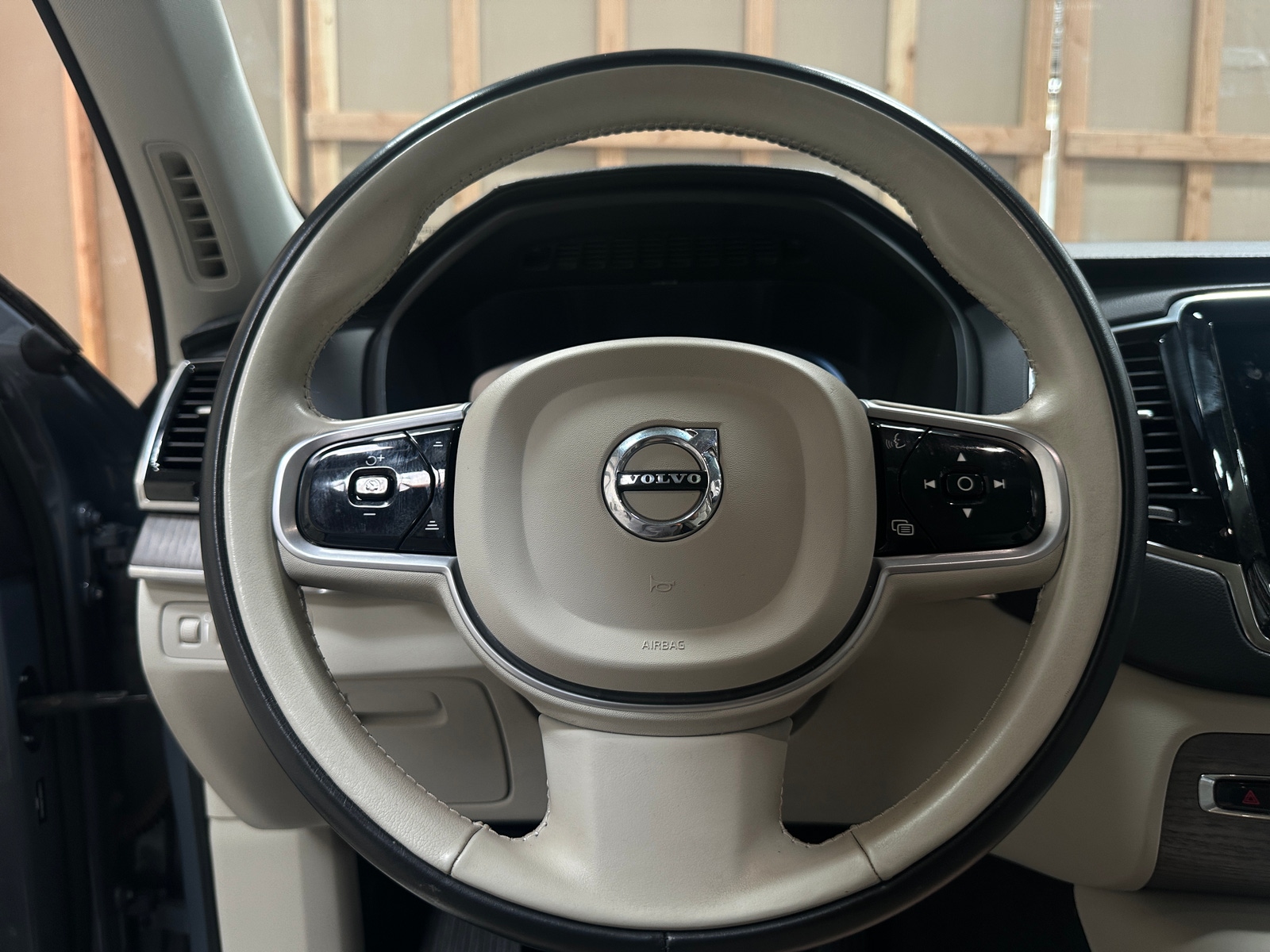 Thumbnail: 2022 Volvo XC90 - 4