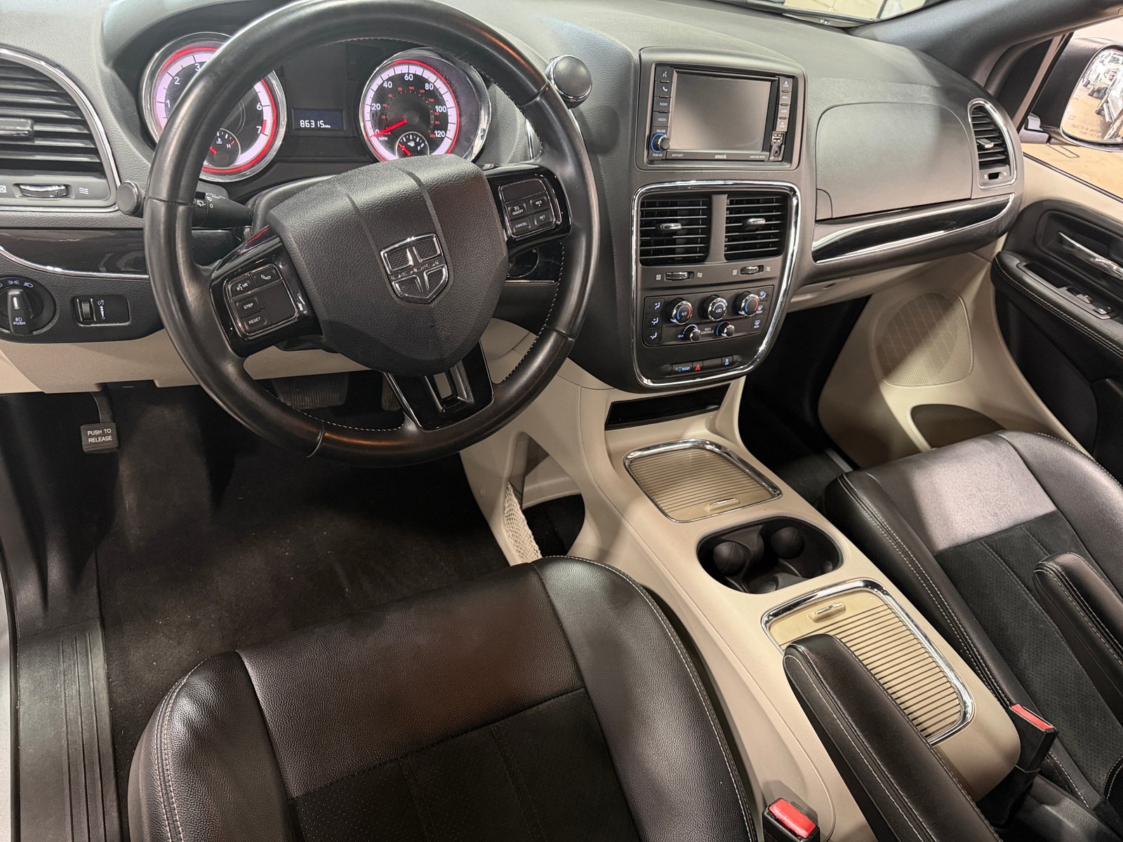 Thumbnail: 2018 Dodge Grand Caravan - 2