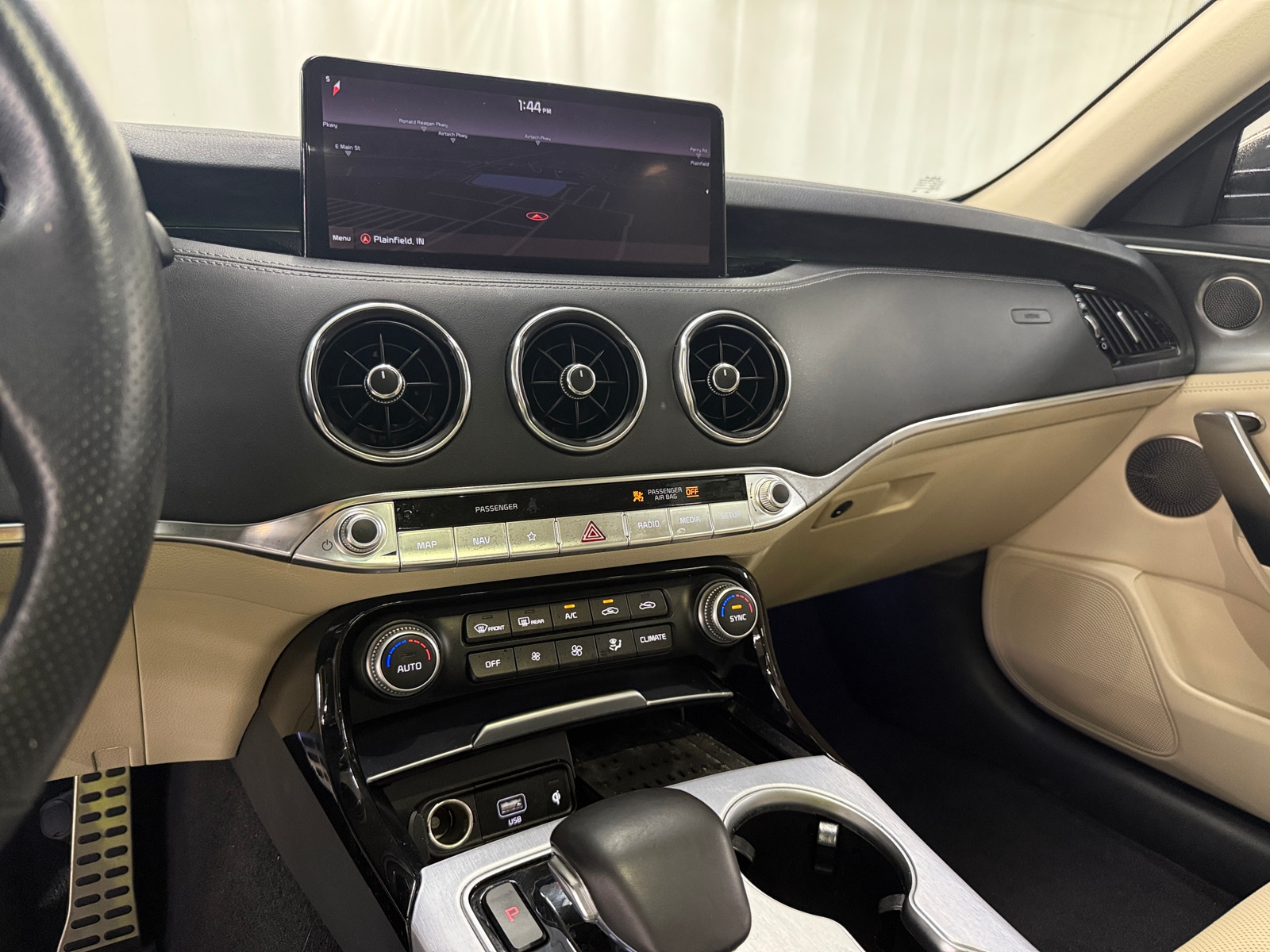Thumbnail: 2022 Kia Stinger - 3