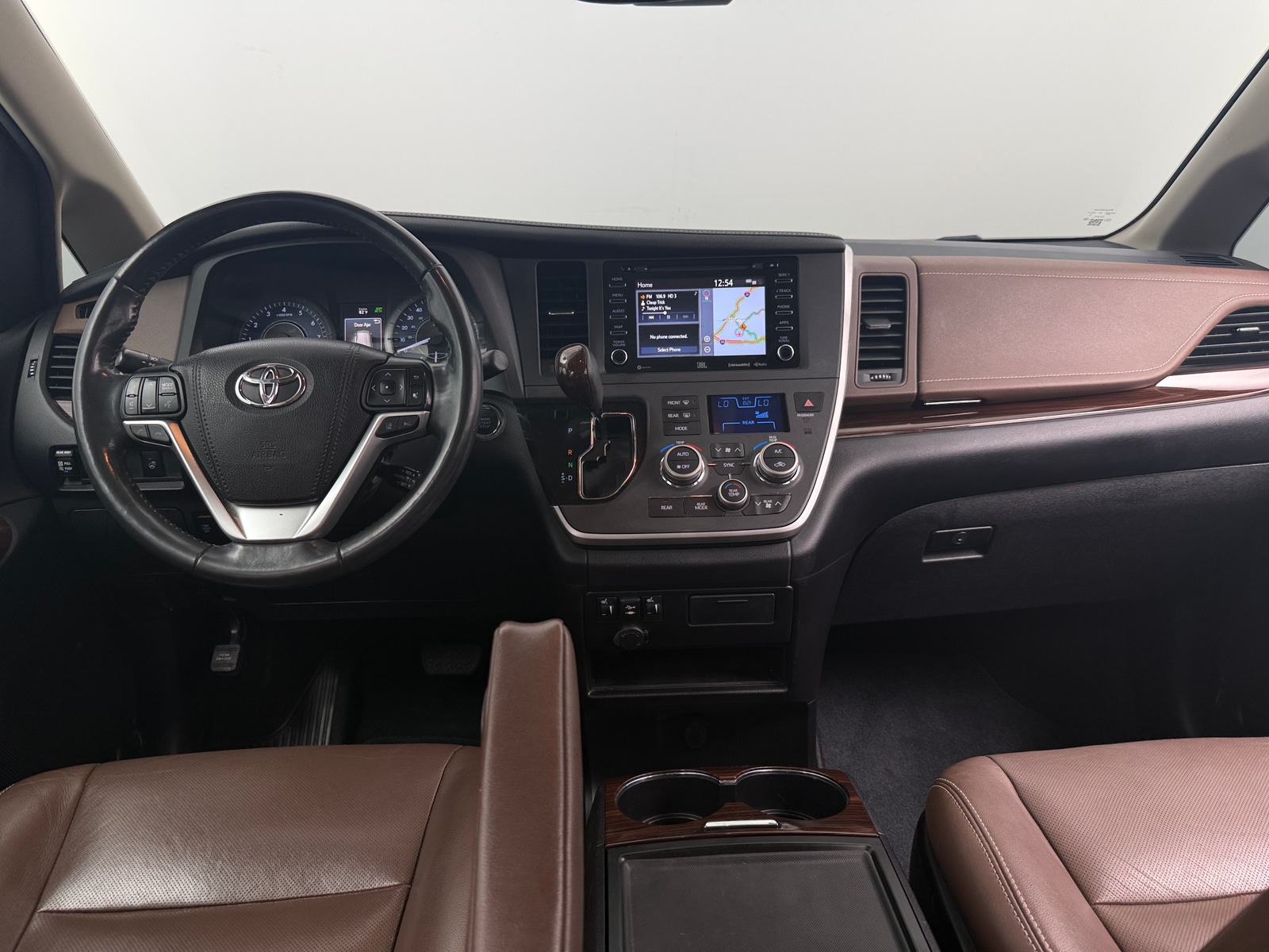 Thumbnail: 2020 Toyota Sienna - 3