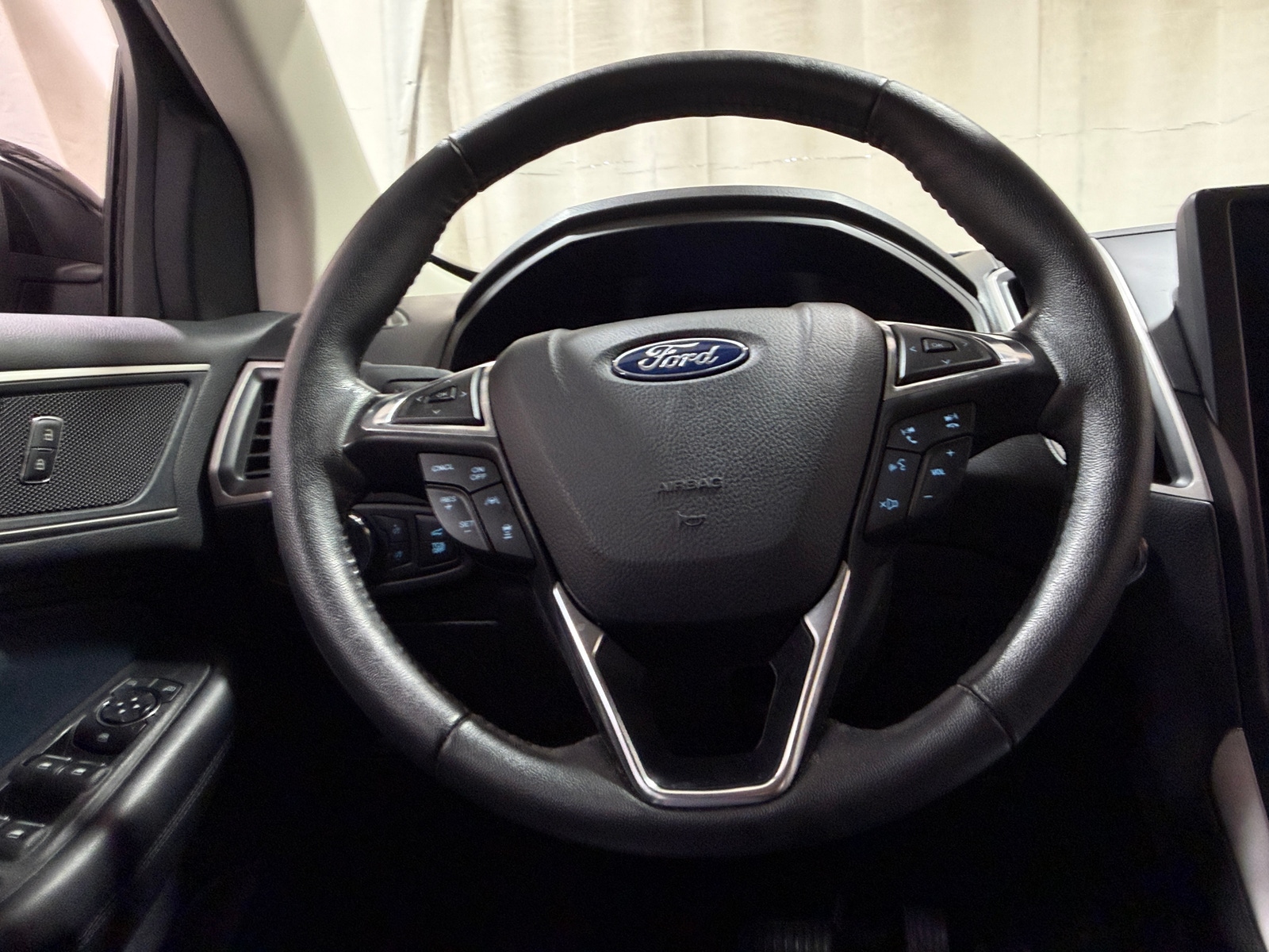 Thumbnail: 2022 Ford Edge - 4
