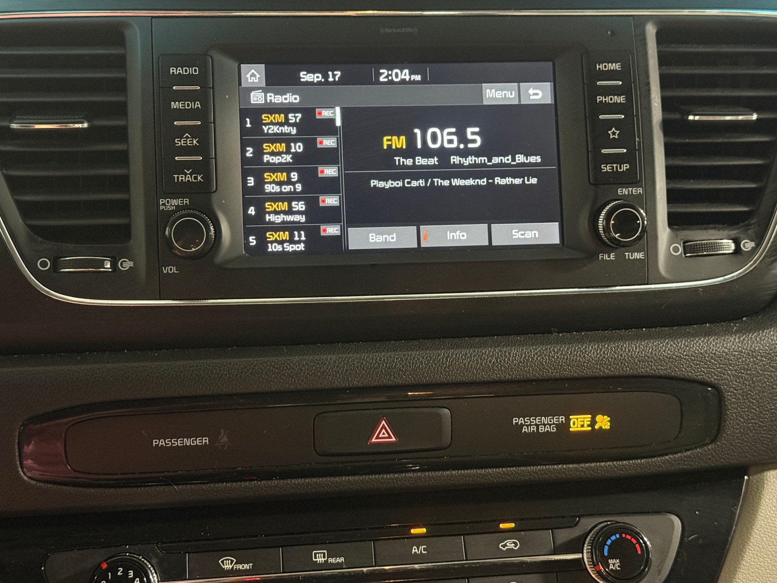 Thumbnail: 2019 Kia Sedona - 3