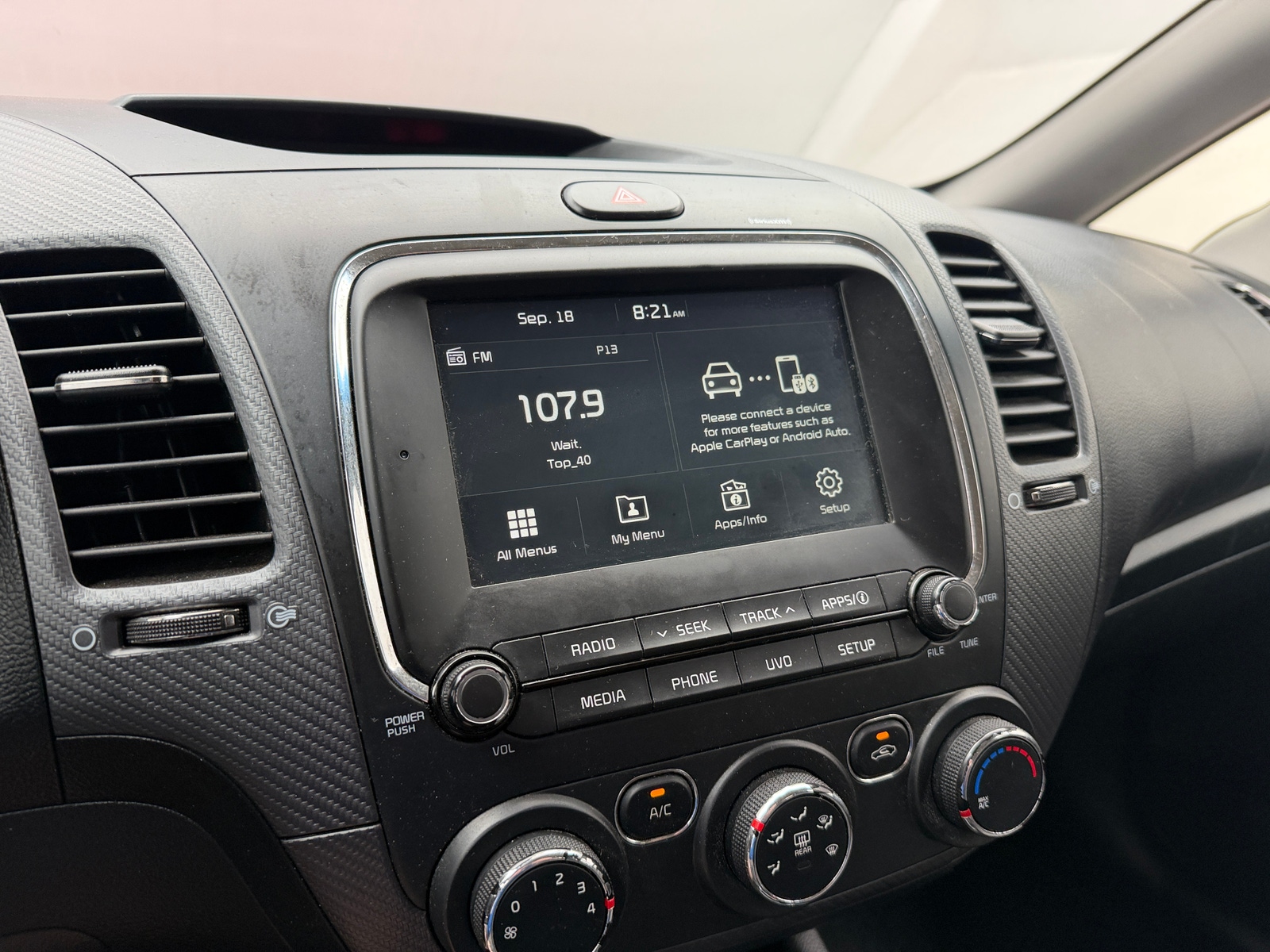 Thumbnail: 2017 Kia Forte - 4