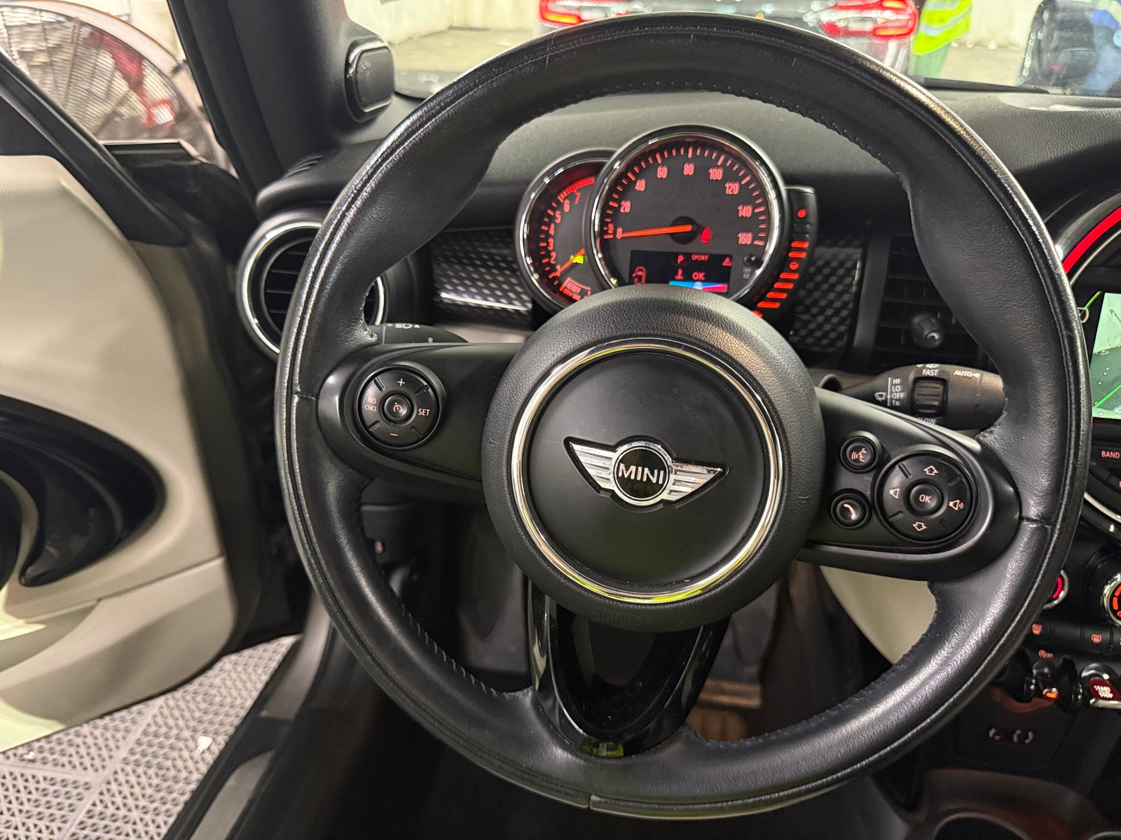 Thumbnail: 2016 MINI Cooper Convertible - 5