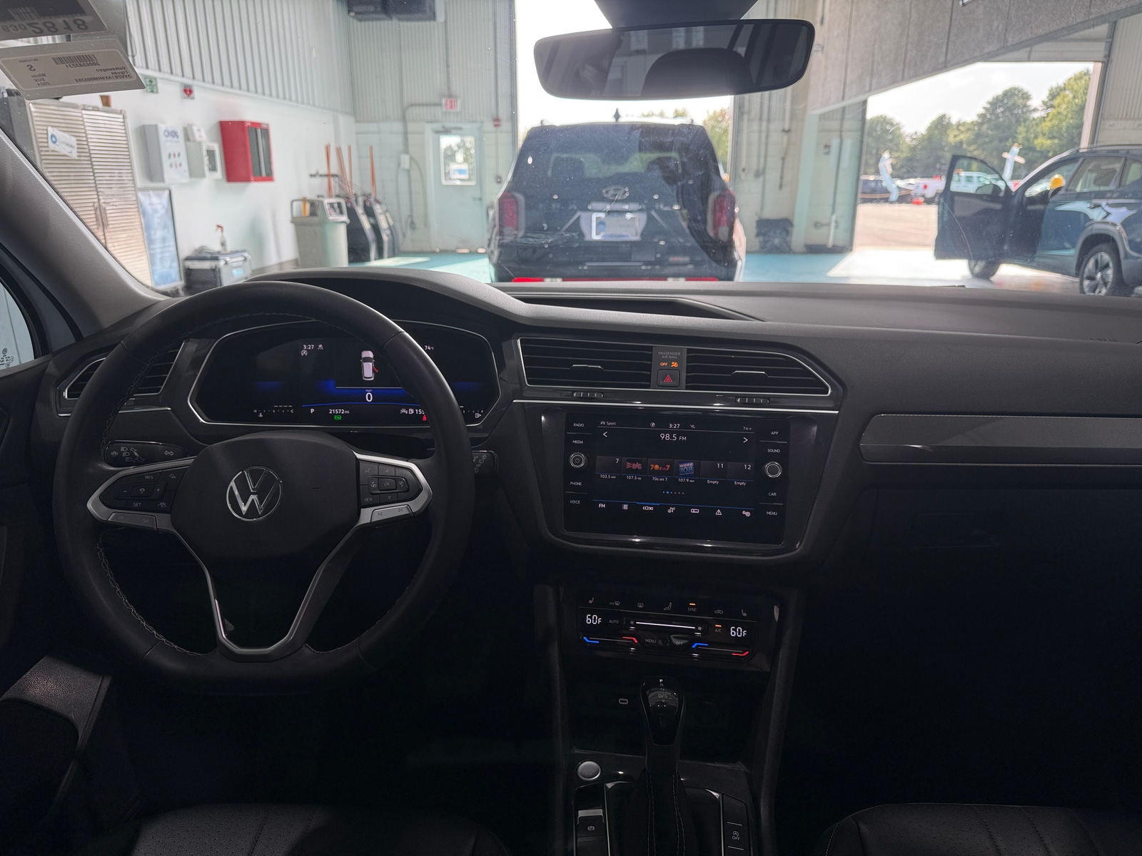 Thumbnail: 2024 Volkswagen Tiguan - 3
