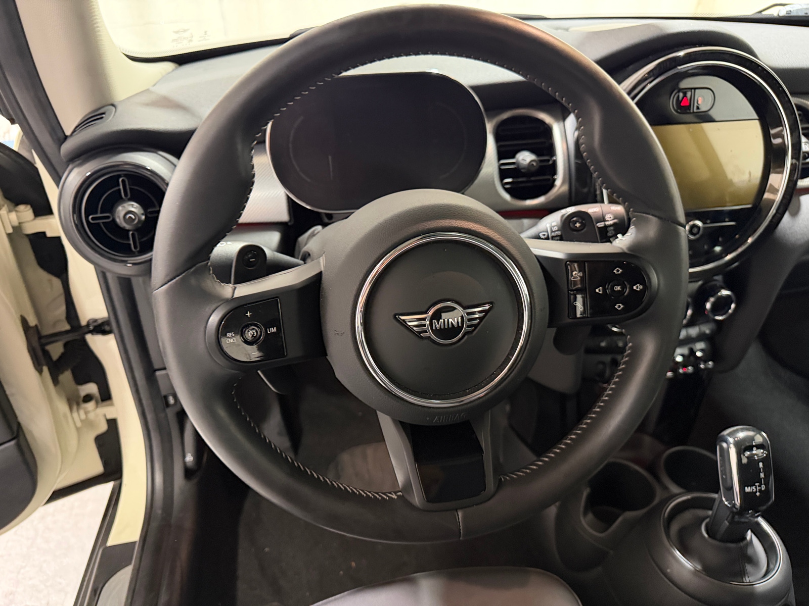 Thumbnail: 2023 MINI Cooper Hardtop - 4