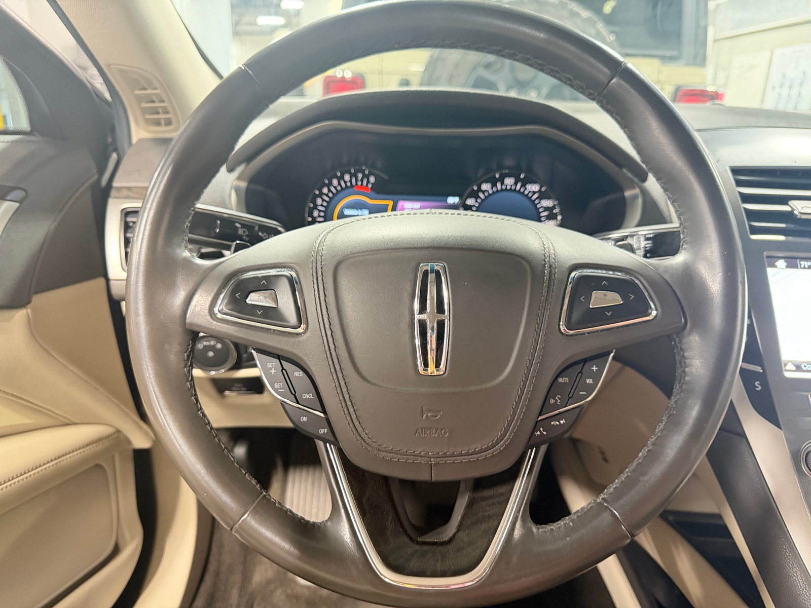 Thumbnail: 2017 Lincoln MKZ - 4