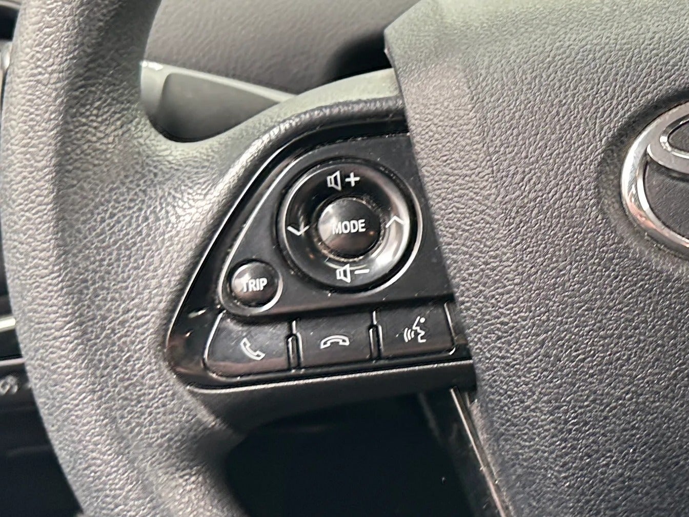 2022 Toyota Prius L Eco - Photo 14