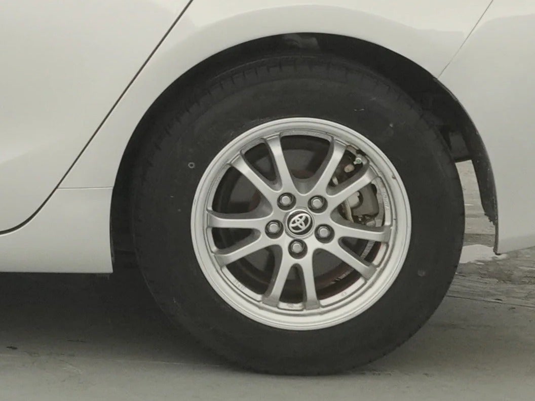 2022 Toyota Prius L Eco - Photo 12