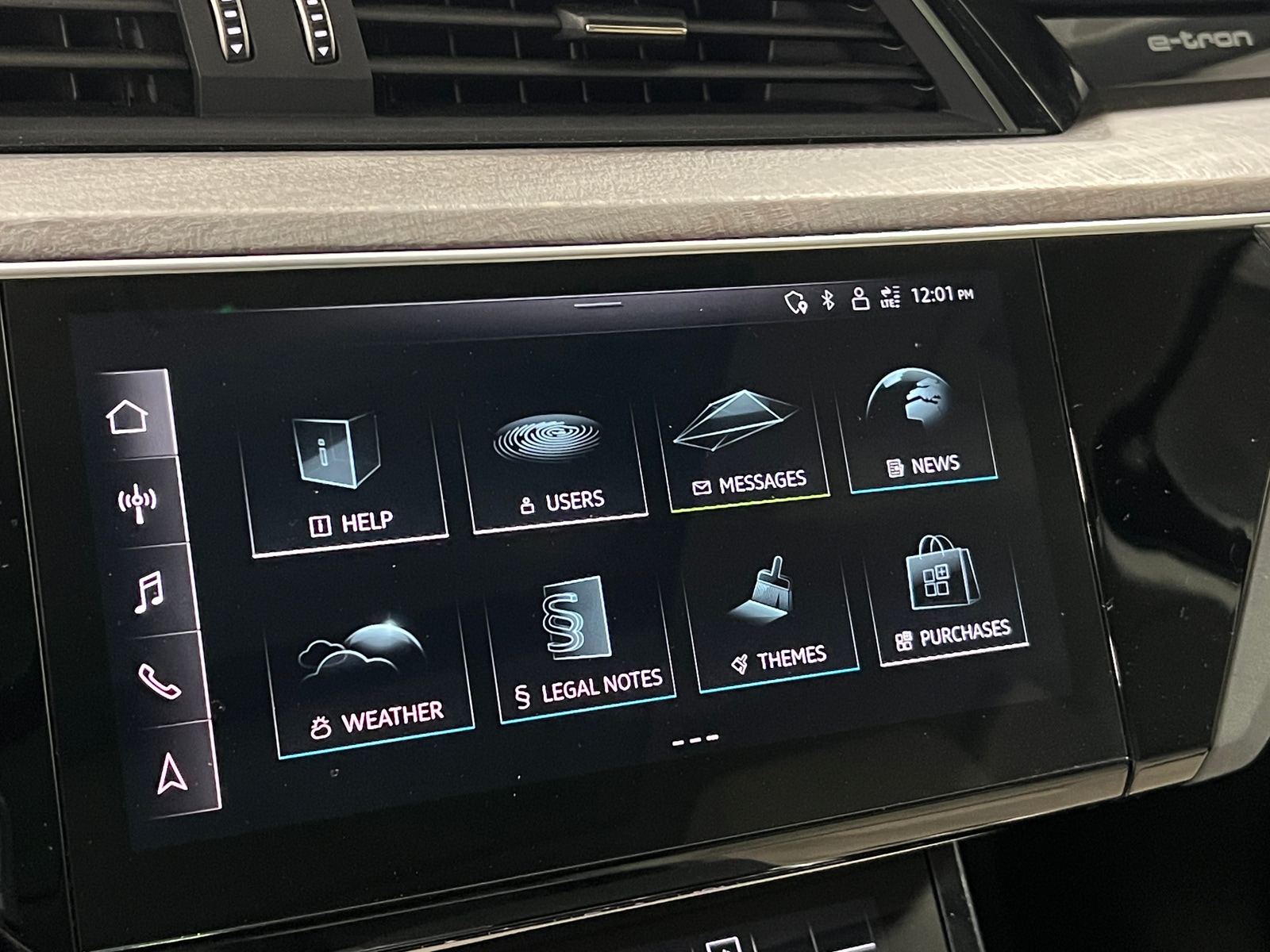 Thumbnail: 2024 Audi Q8 e-tron - 4