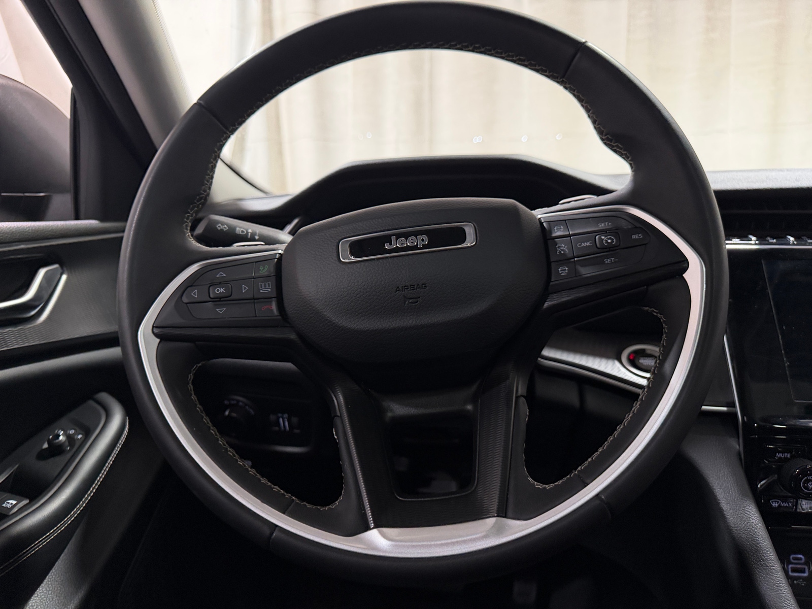 Thumbnail: 2023 Jeep Grand Cherokee - 5
