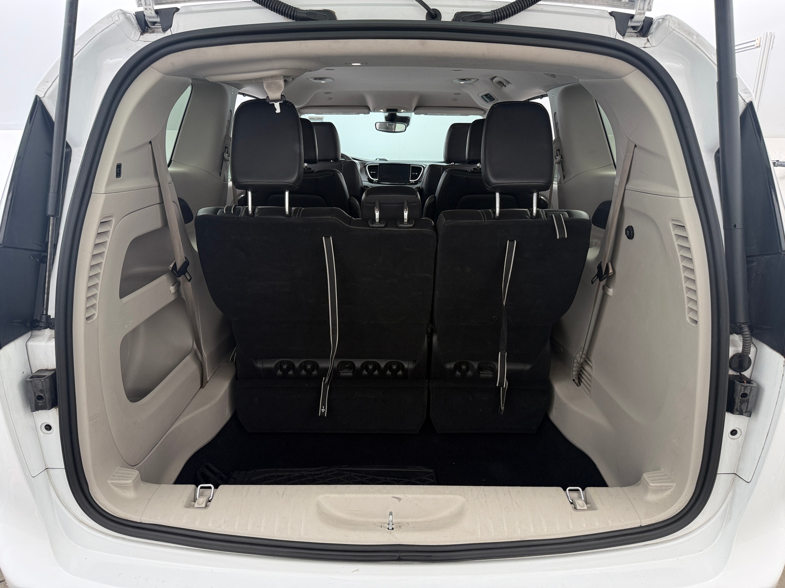 Thumbnail: 2024 Chrysler Pacifica - 6