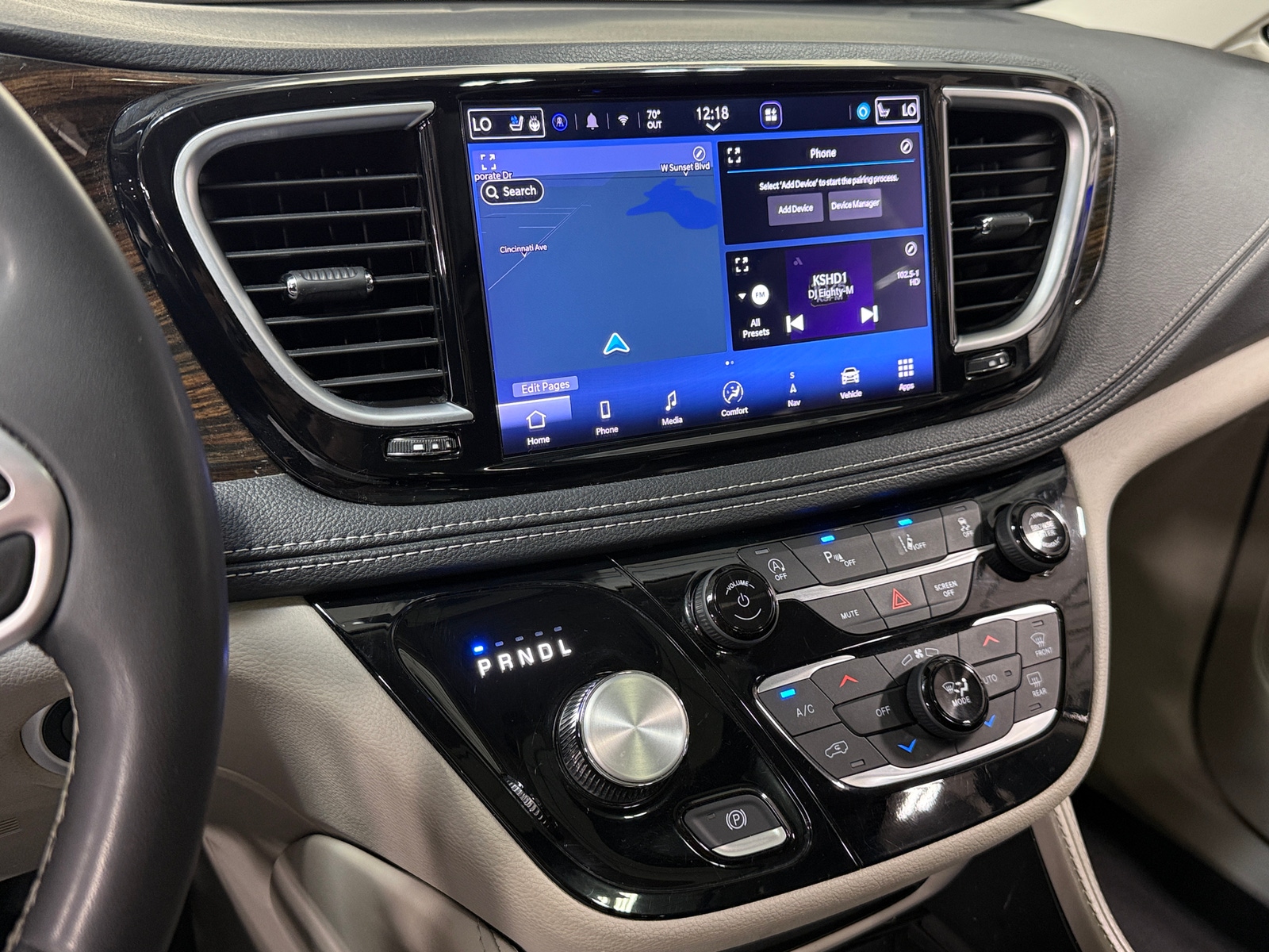 Thumbnail: 2023 Chrysler Pacifica - 3