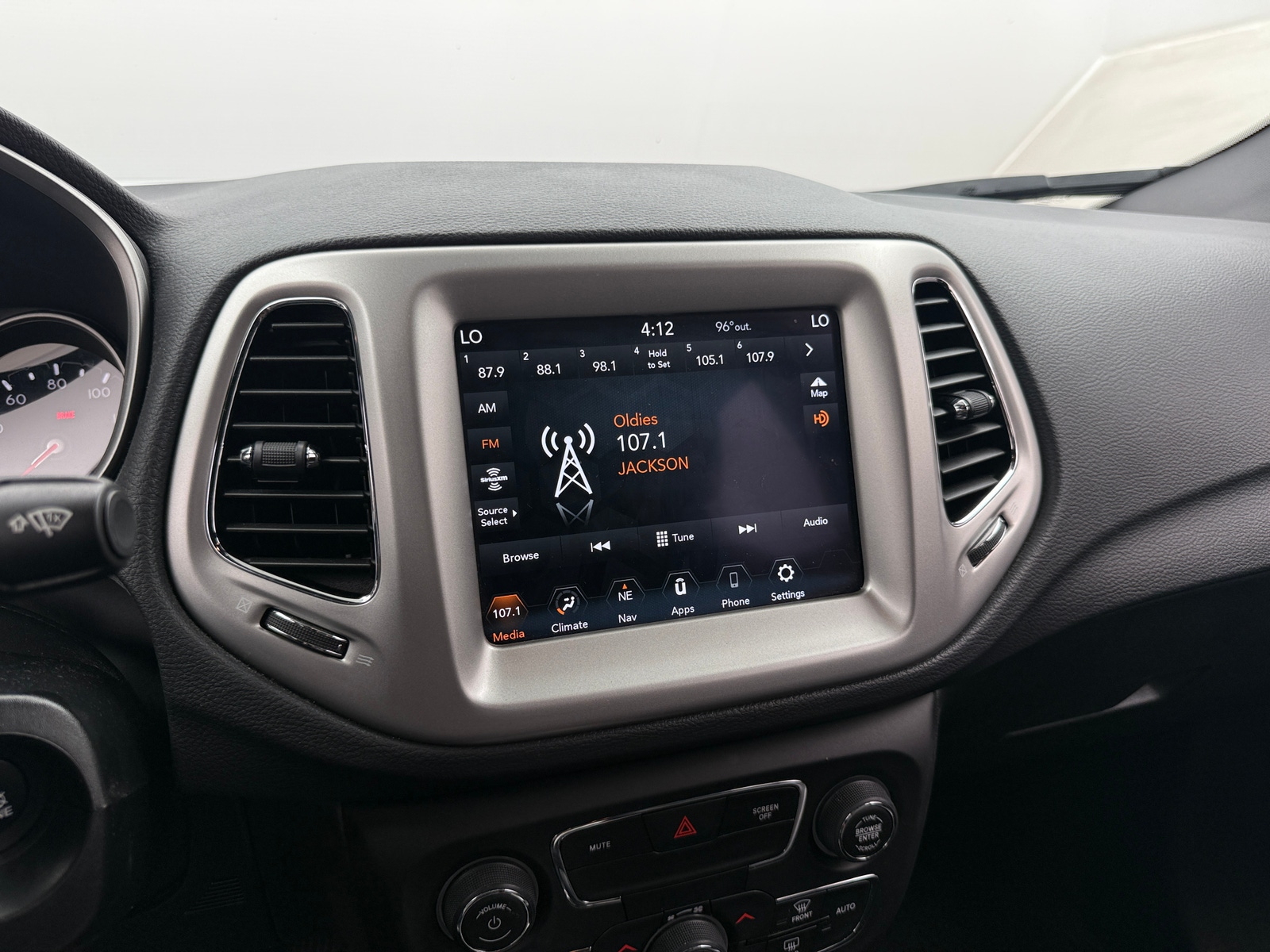 Thumbnail: 2021 Jeep Compass - 3