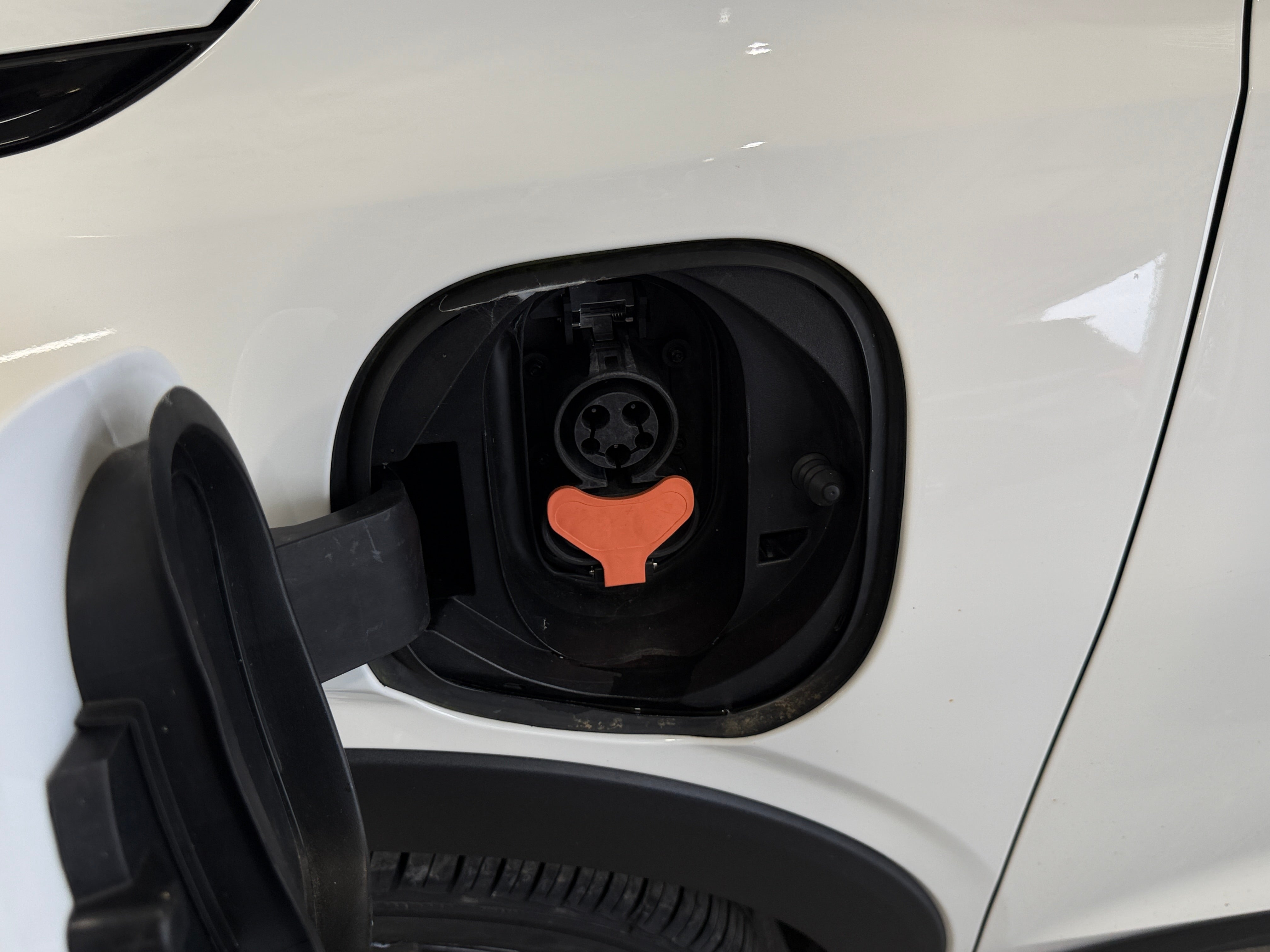 Used 2023 Chevrolet Bolt EUV LT with VIN 1G1FY6S03P4142549 for sale in Oak Creek, WI
