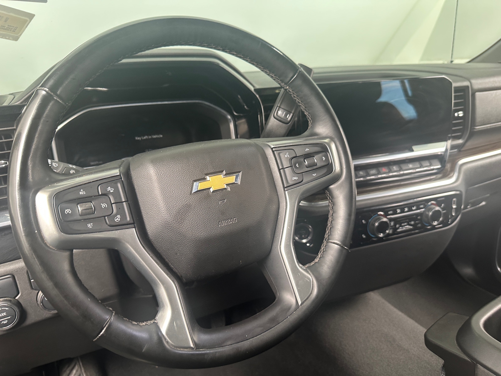Thumbnail: 2025 Chevrolet Silverado 1500 - 5