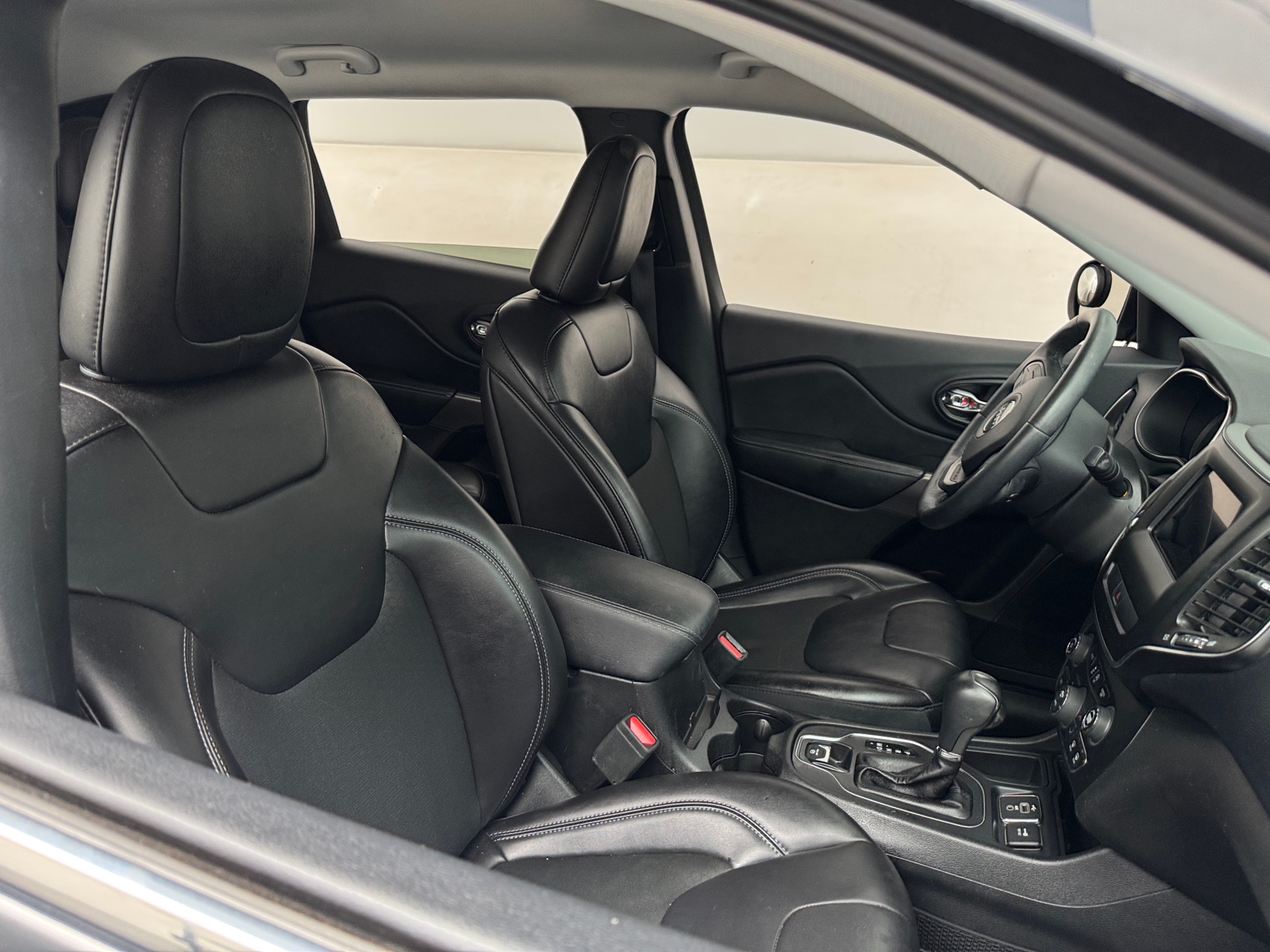Thumbnail: 2019 Jeep Cherokee - 2