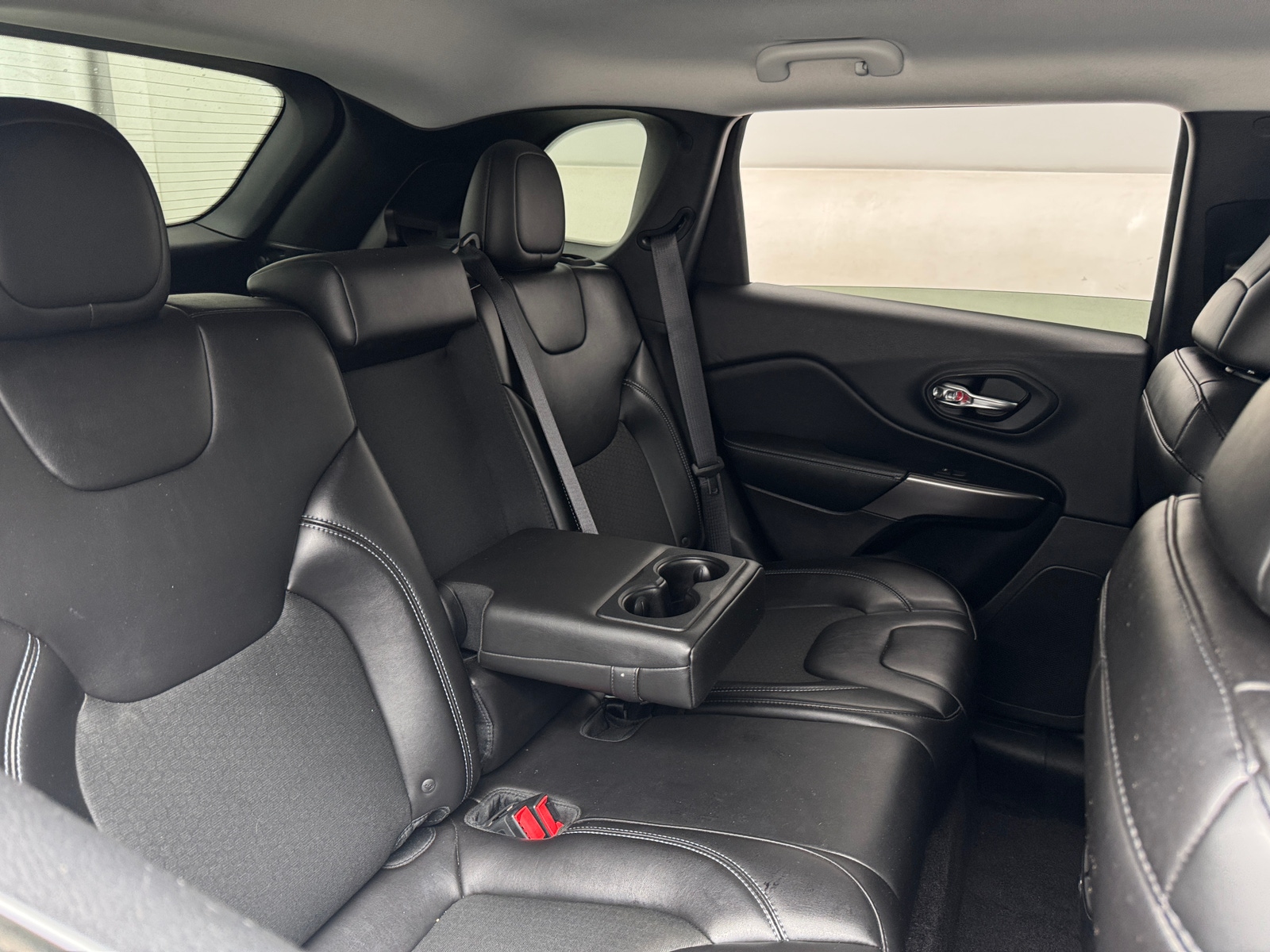 Thumbnail: 2019 Jeep Cherokee - 6