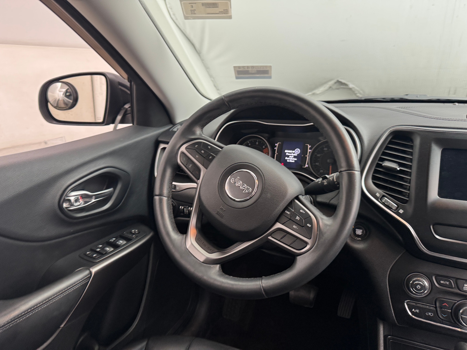 Thumbnail: 2019 Jeep Cherokee - 5