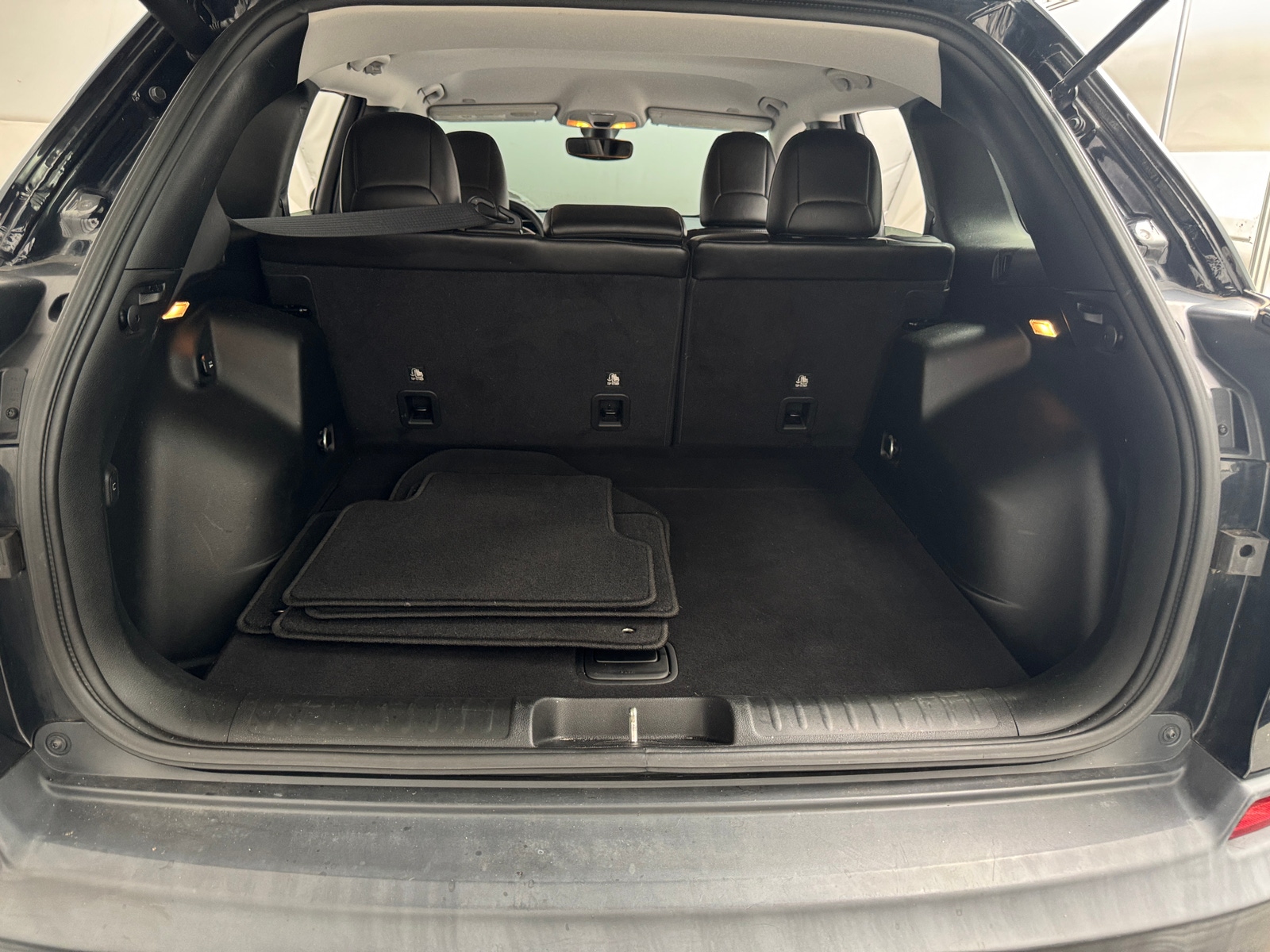 Thumbnail: 2019 Jeep Cherokee - 7