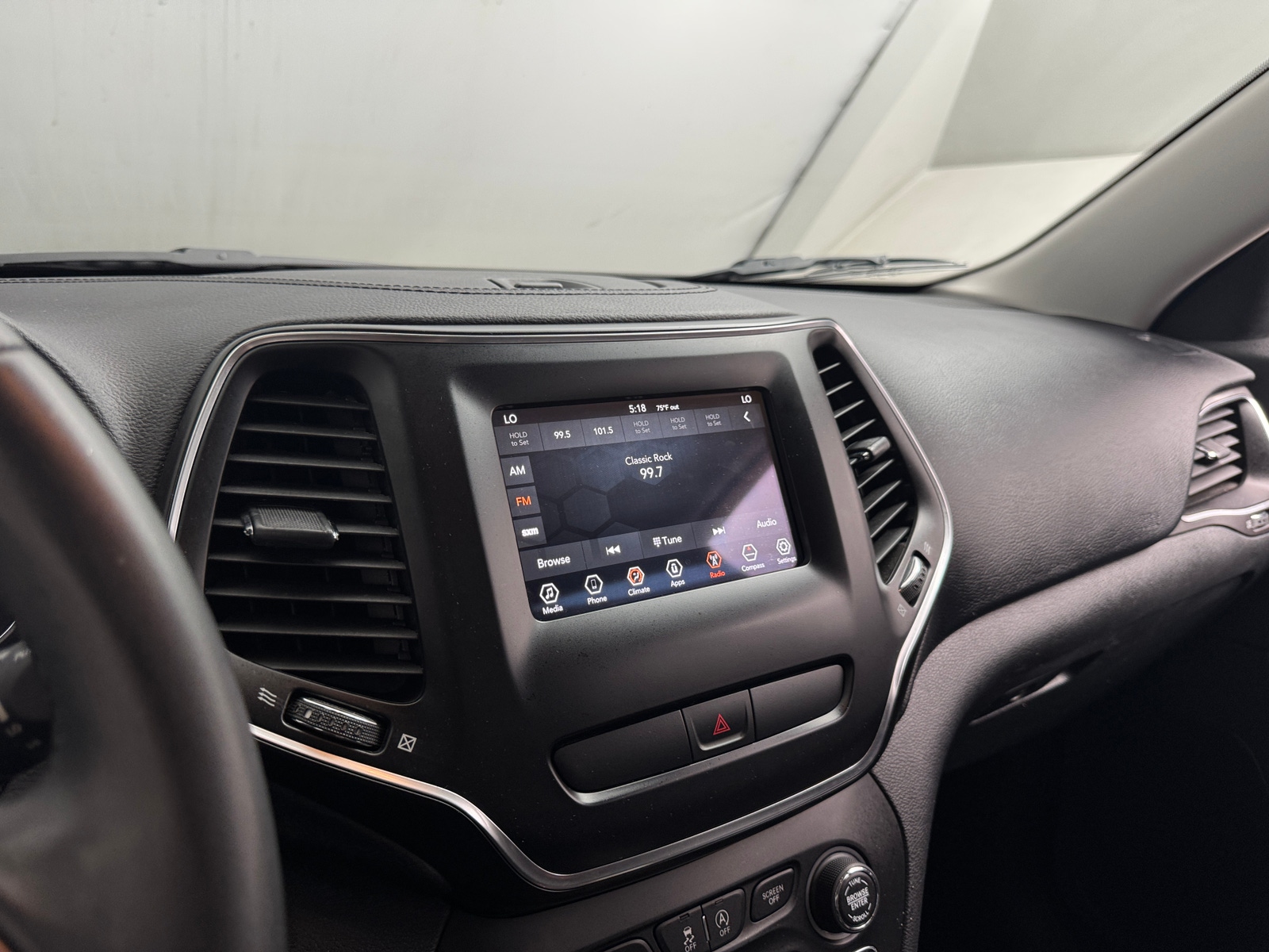 Thumbnail: 2019 Jeep Cherokee - 4