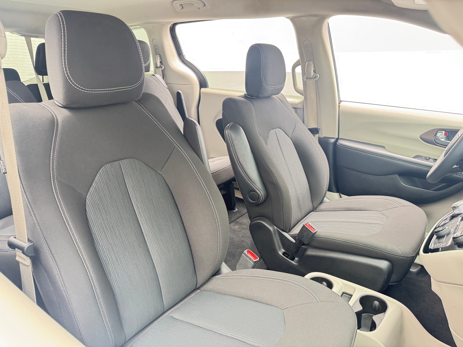 Thumbnail: 2023 Chrysler Voyager - 2