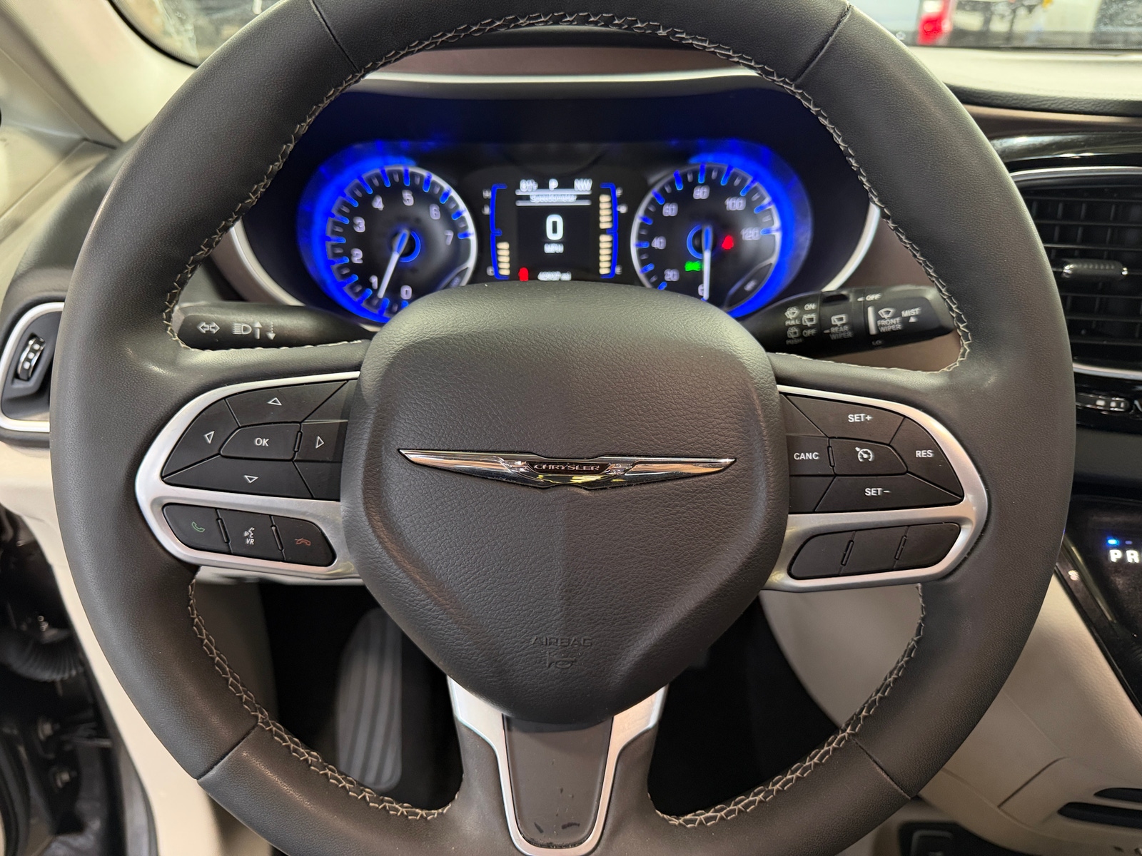 Thumbnail: 2023 Chrysler Voyager - 5
